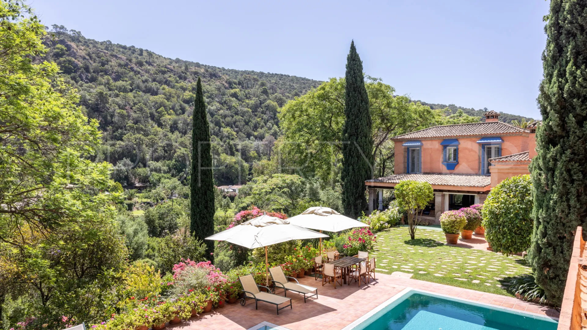 Villa for sale in Benahavis Centro
