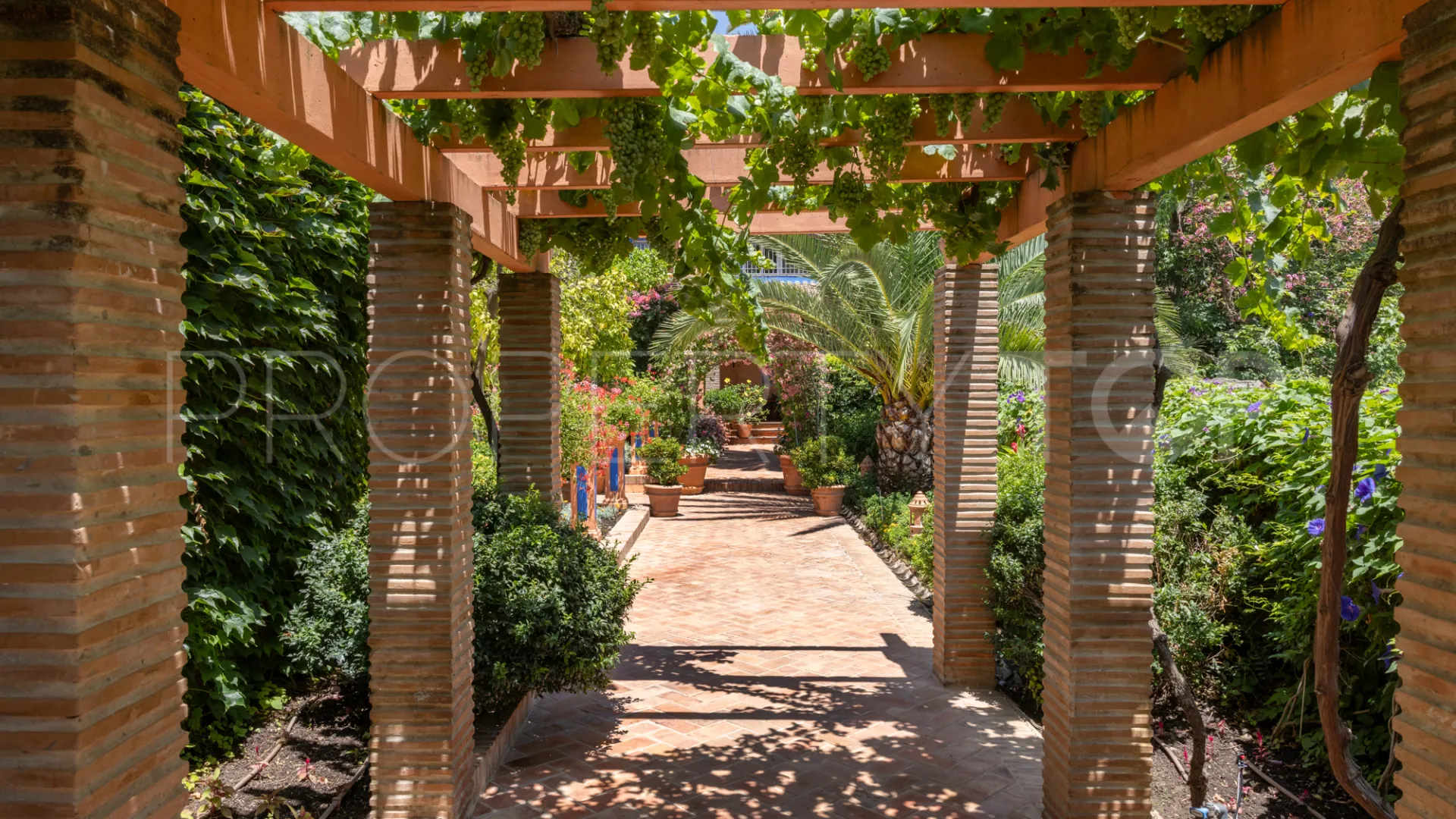 Villa for sale in Benahavis Centro