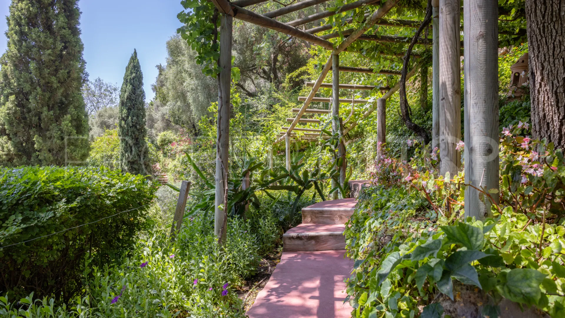 Villa for sale in Benahavis Centro