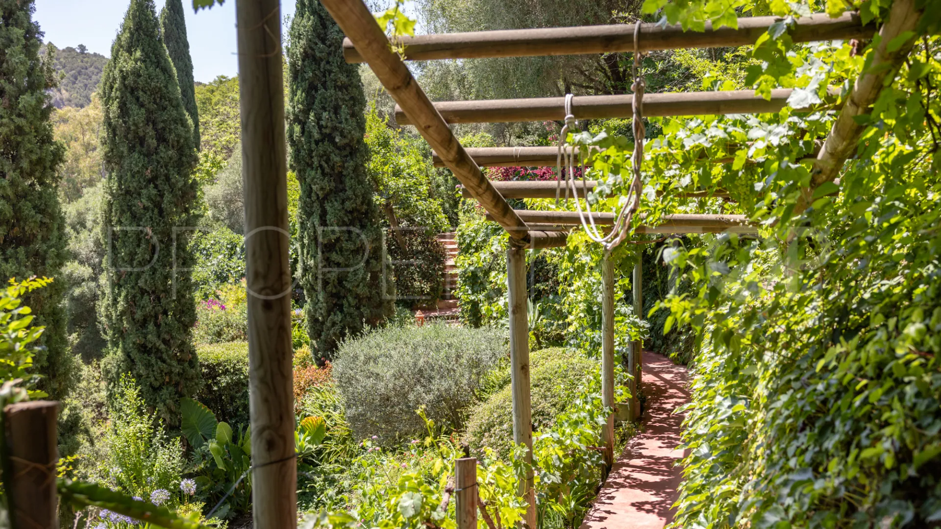Villa for sale in Benahavis Centro