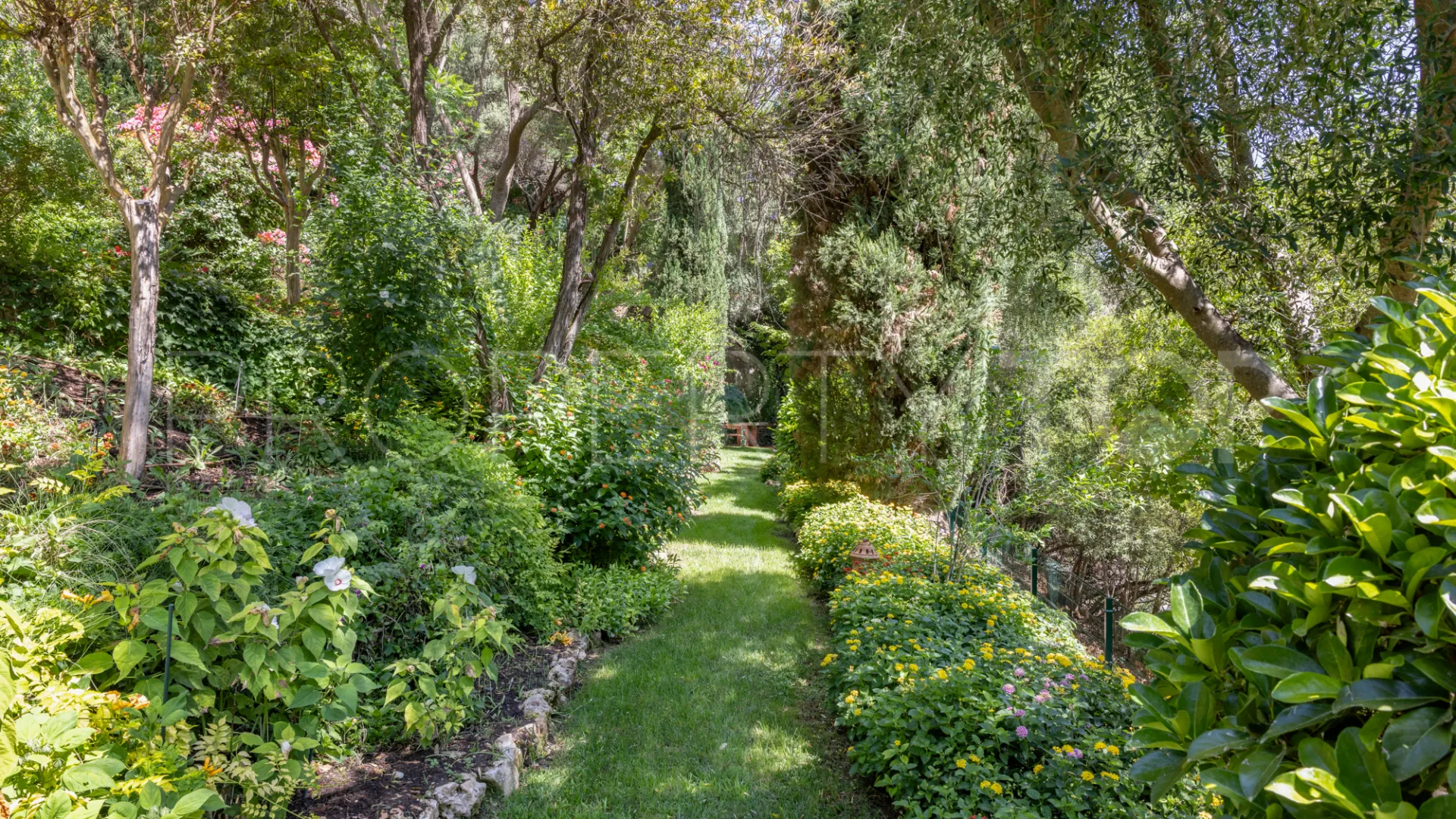 Villa for sale in Benahavis Centro