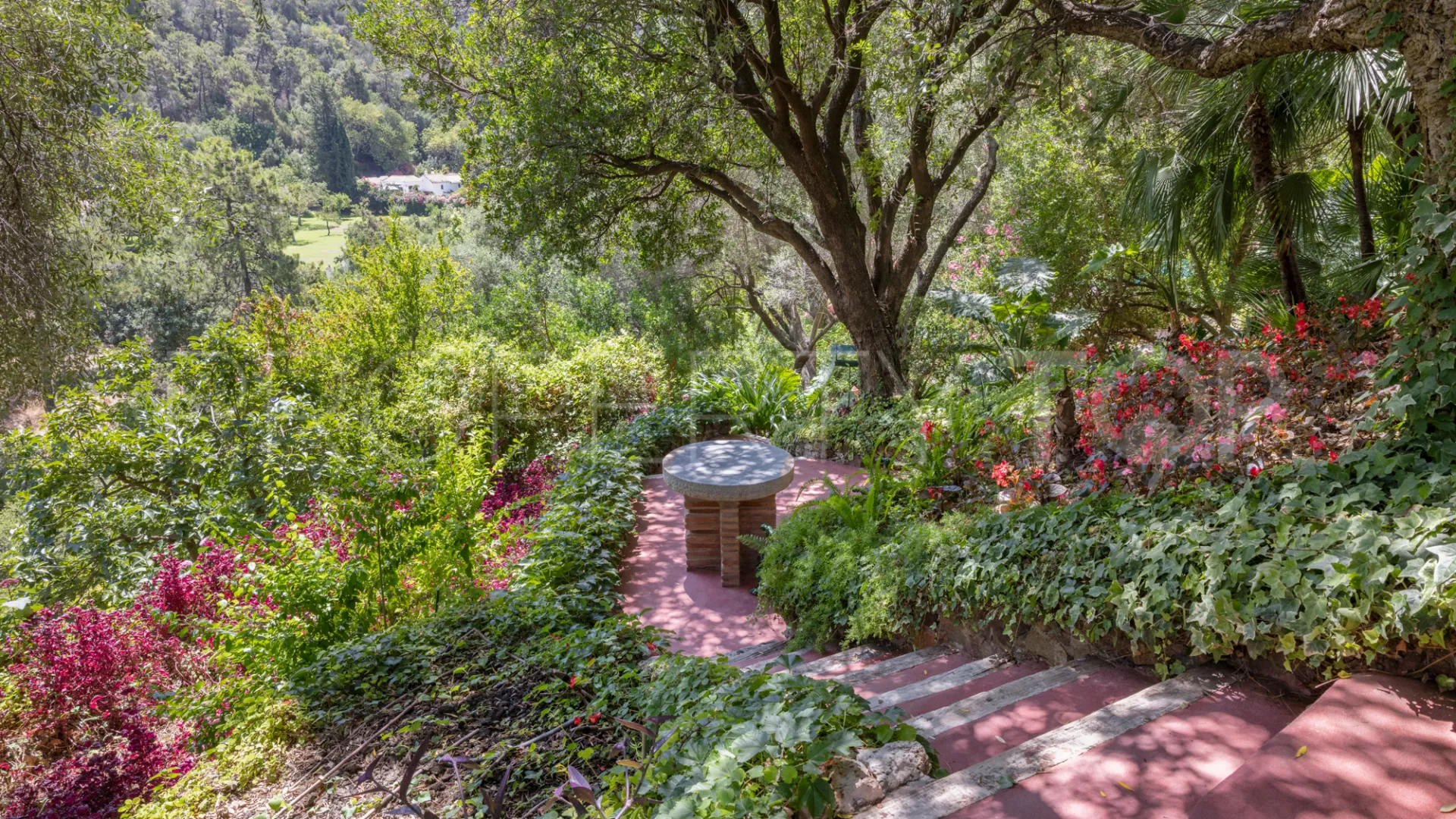 Villa for sale in Benahavis Centro