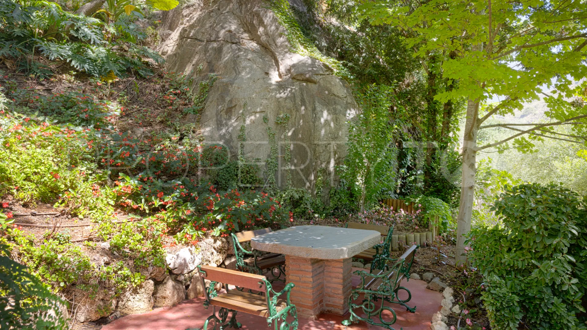 Villa for sale in Benahavis Centro