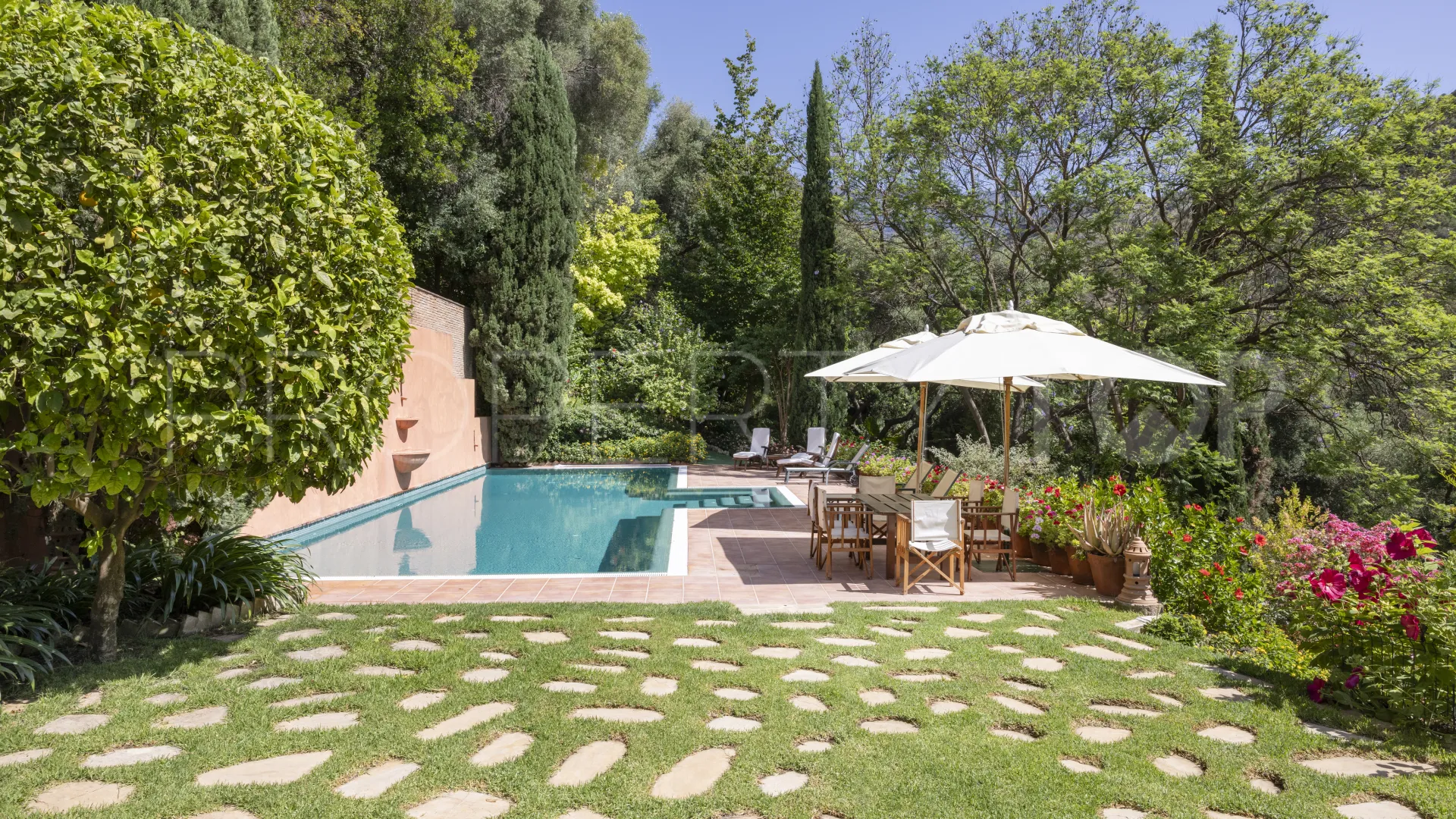 Villa for sale in Benahavis Centro
