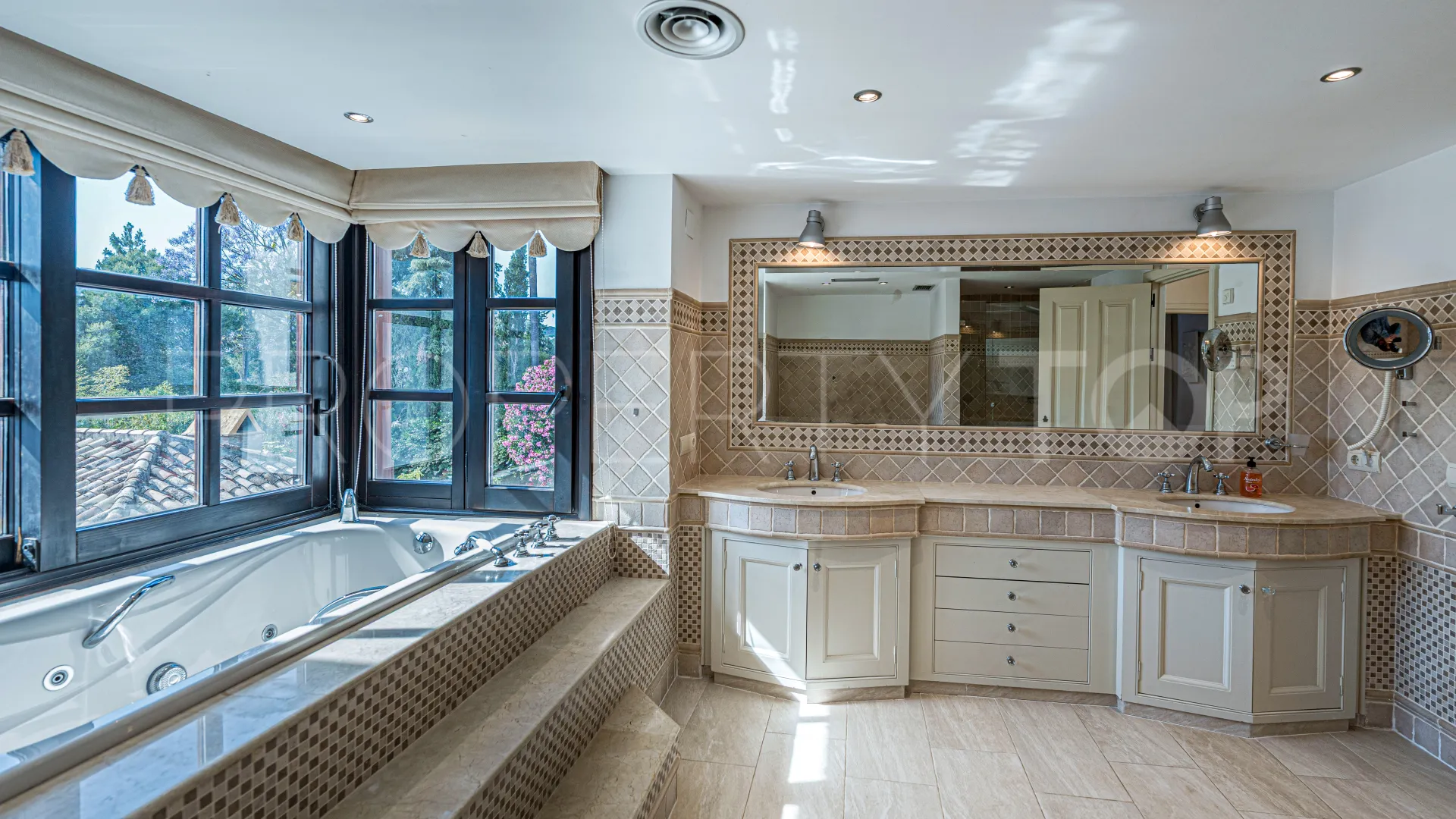 4 bedrooms villa for sale in Paraiso Medio