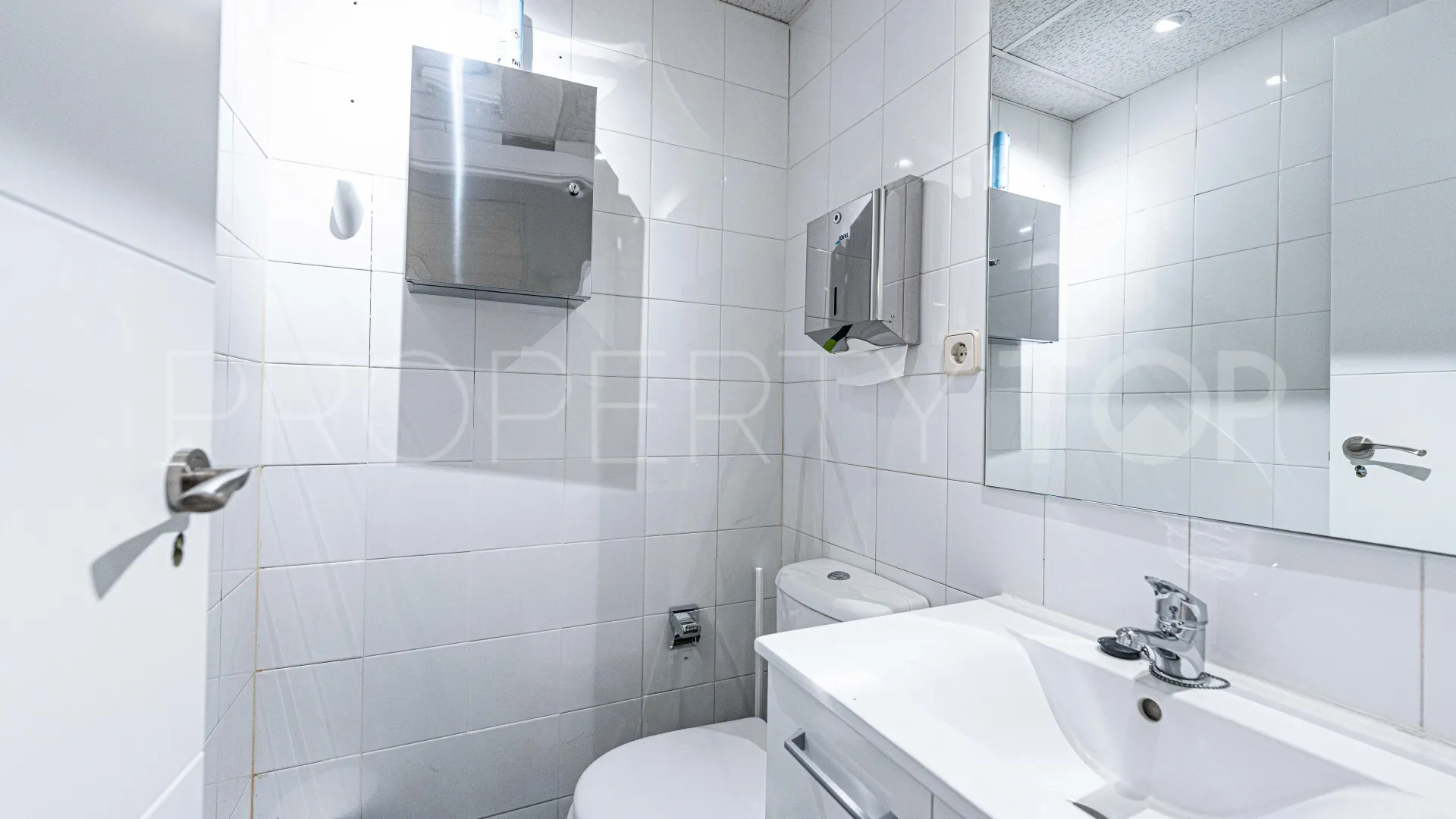 Commercial premises in Ricardo Soriano for sale