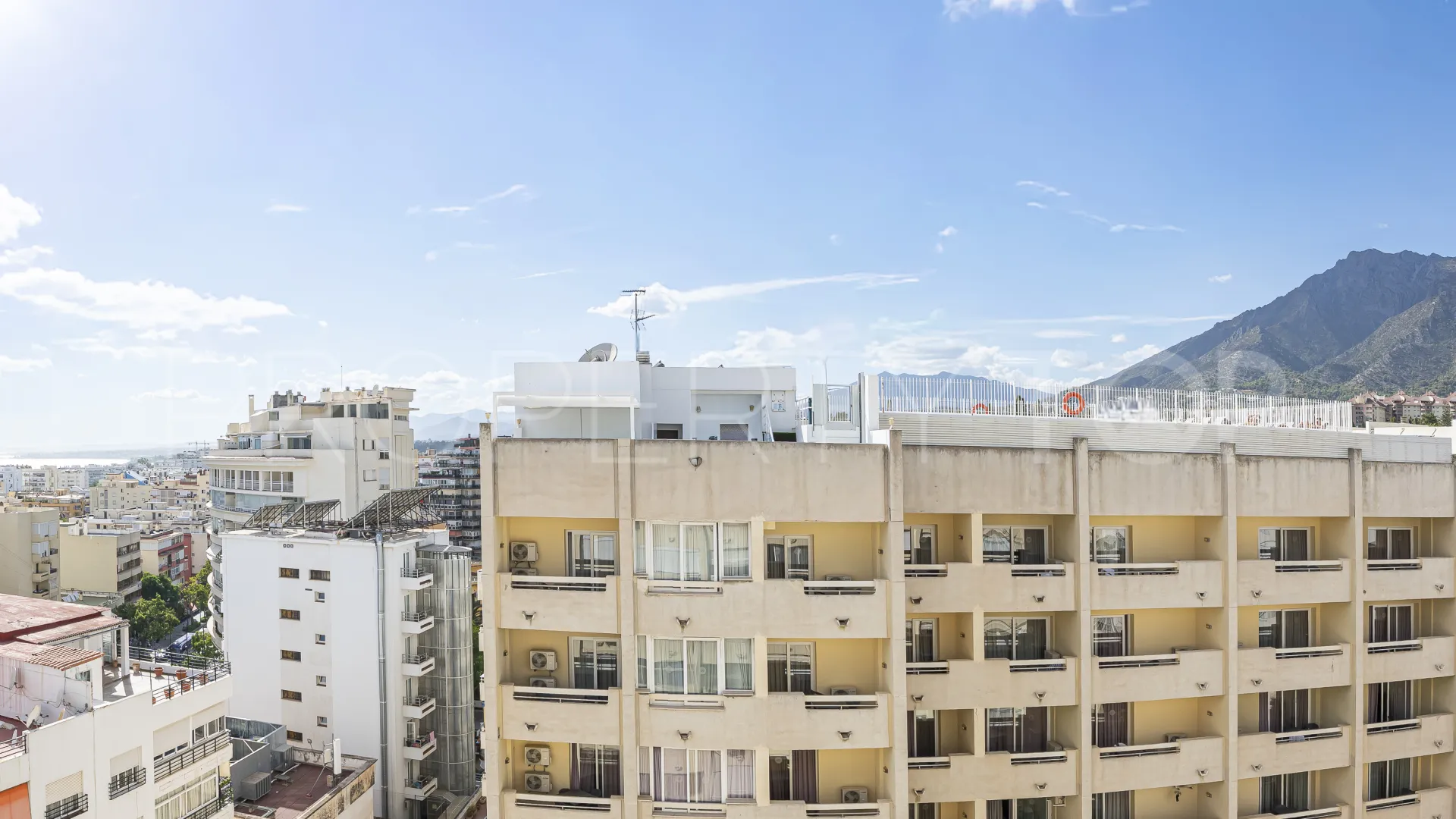 Marbella Ciudad, Ático de 3 dormitorios en venta