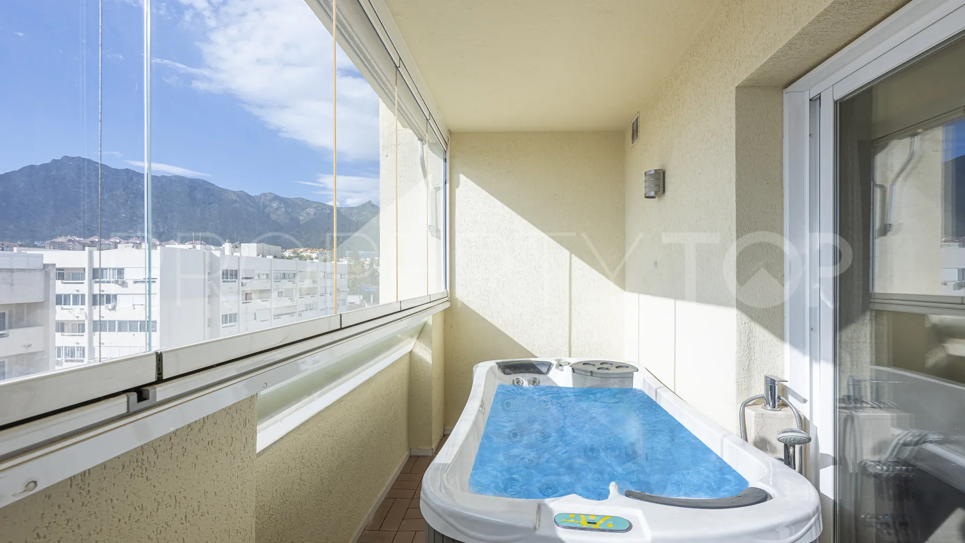 Marbella Ciudad, Ático de 3 dormitorios en venta