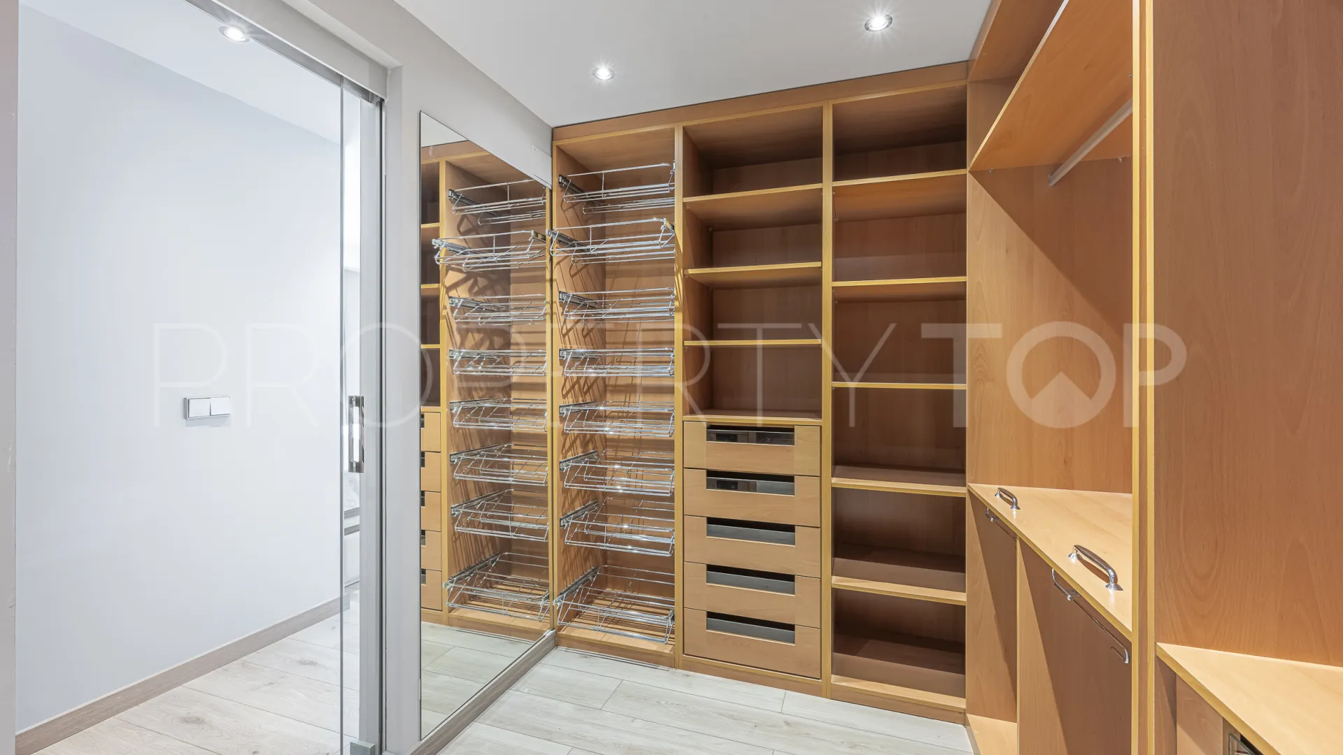 Marbella Ciudad, Ático de 3 dormitorios en venta