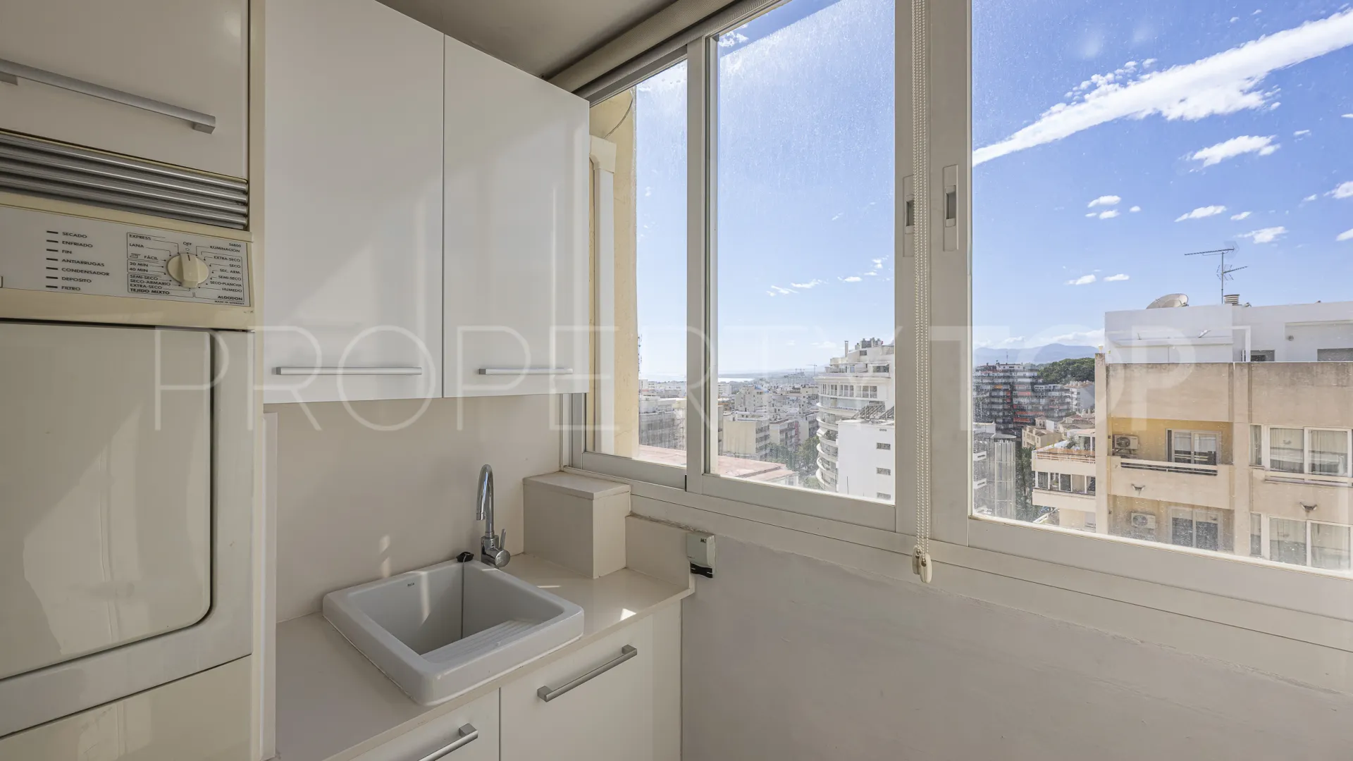 Marbella Ciudad, Ático de 3 dormitorios en venta