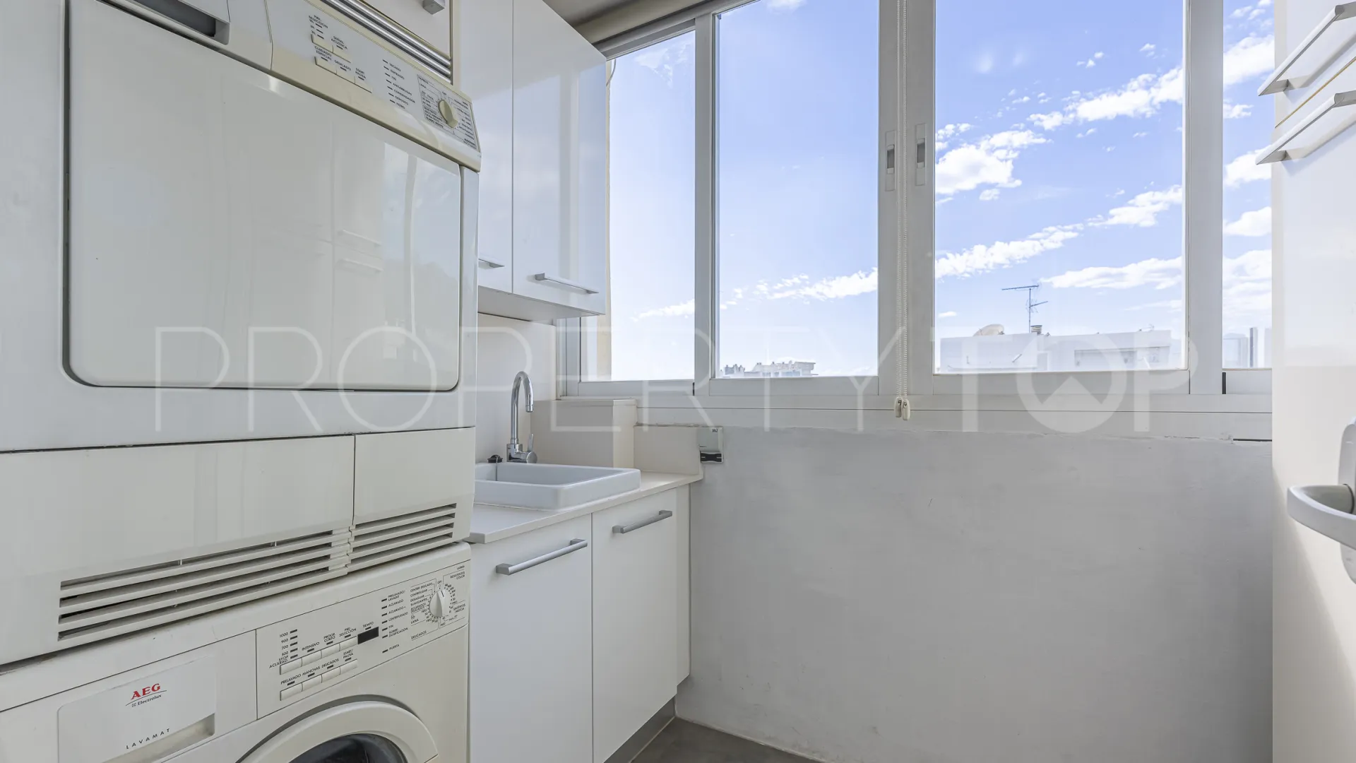 Marbella Ciudad, Ático de 3 dormitorios en venta