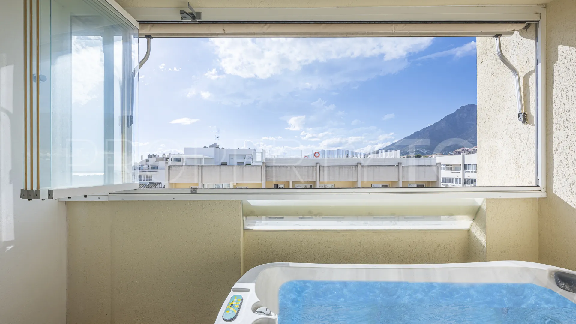 Marbella Ciudad, Ático de 3 dormitorios en venta