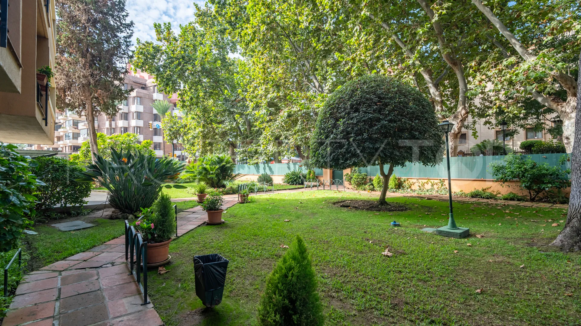 6 bedrooms apartment in El Limonar for sale