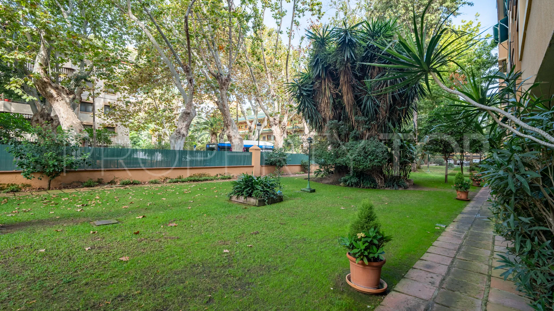 6 bedrooms apartment in El Limonar for sale