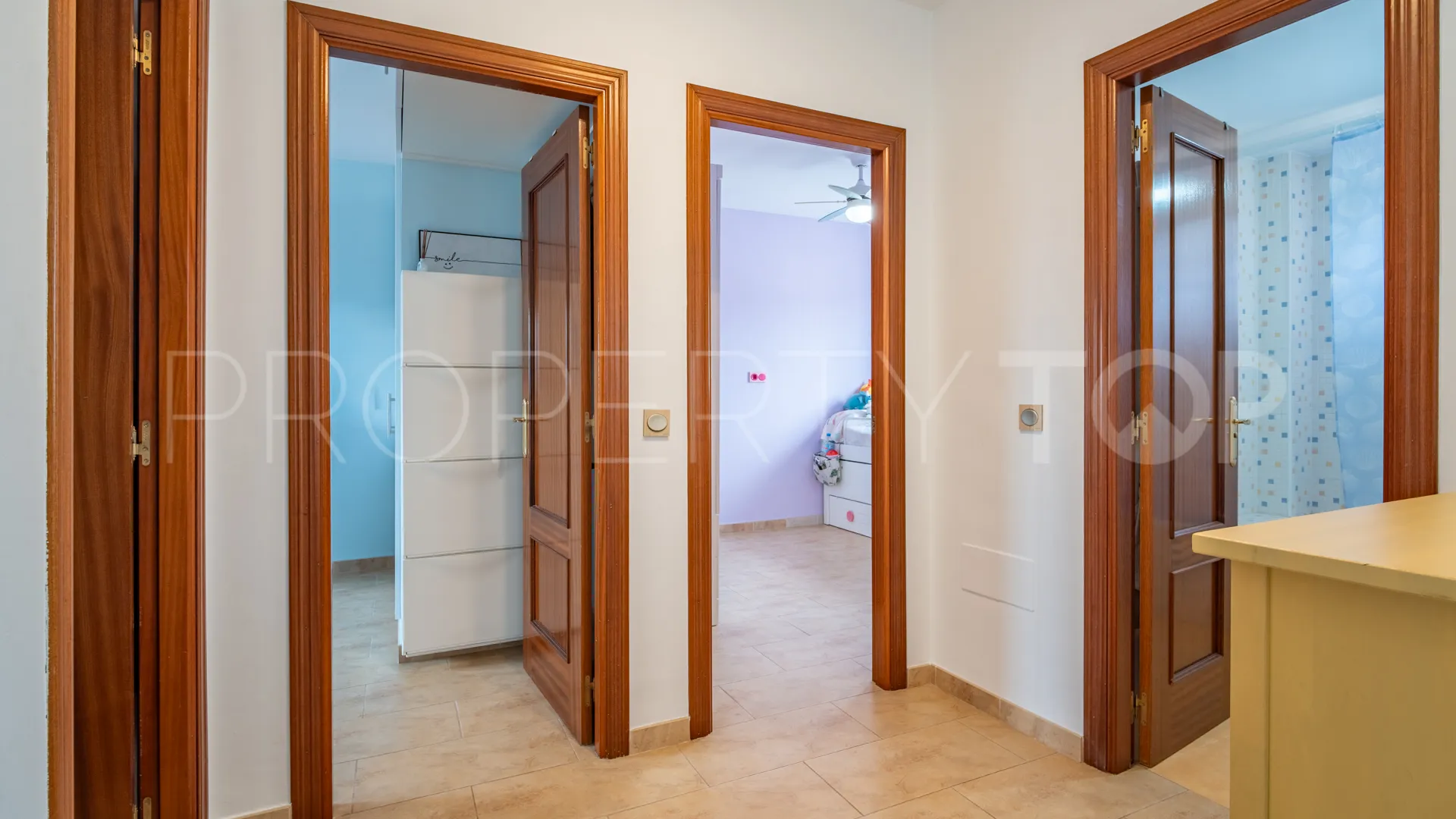 Comprar adosado con 4 dormitorios en Cartama