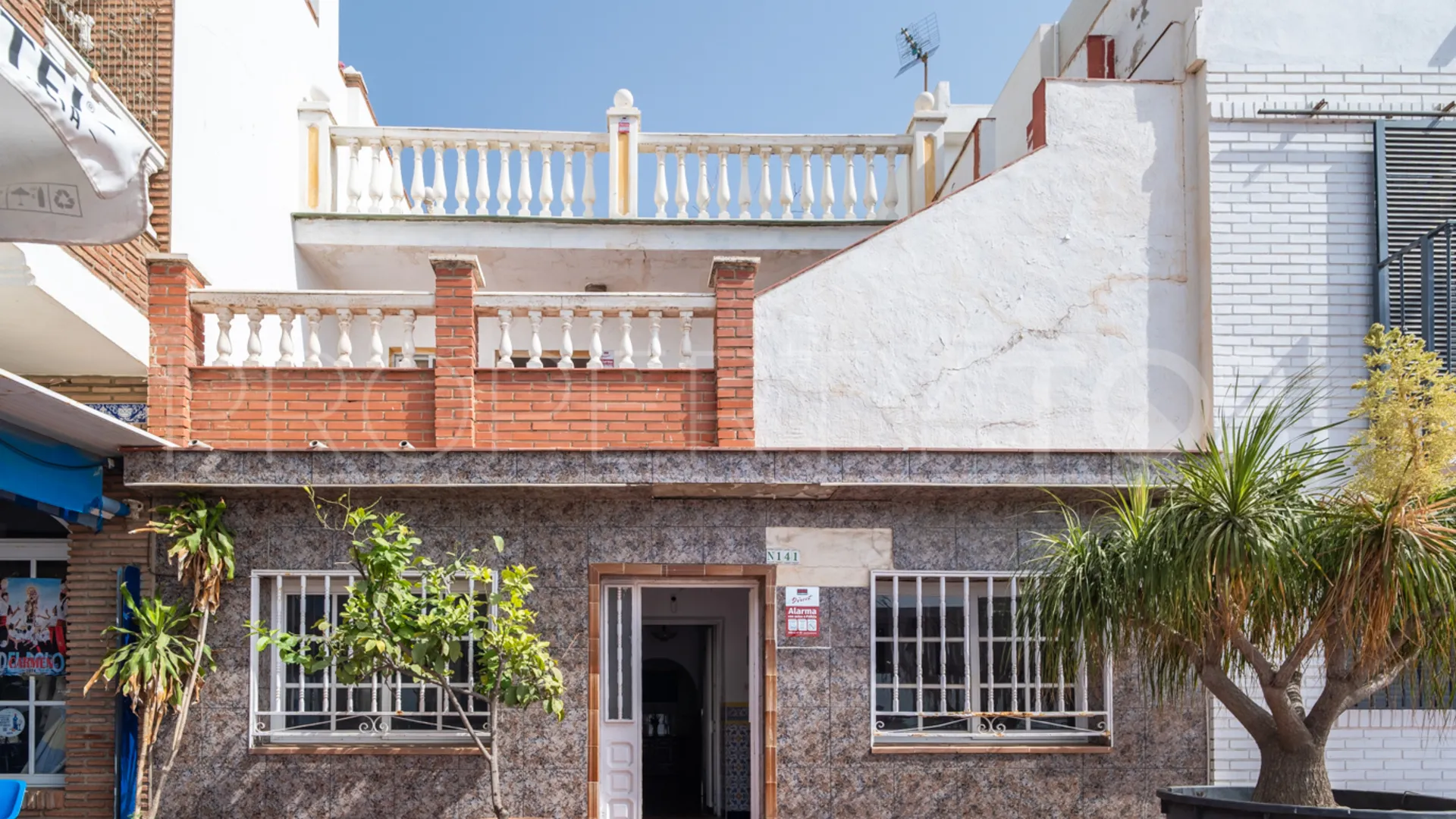 5 bedrooms town house in El Palo for sale
