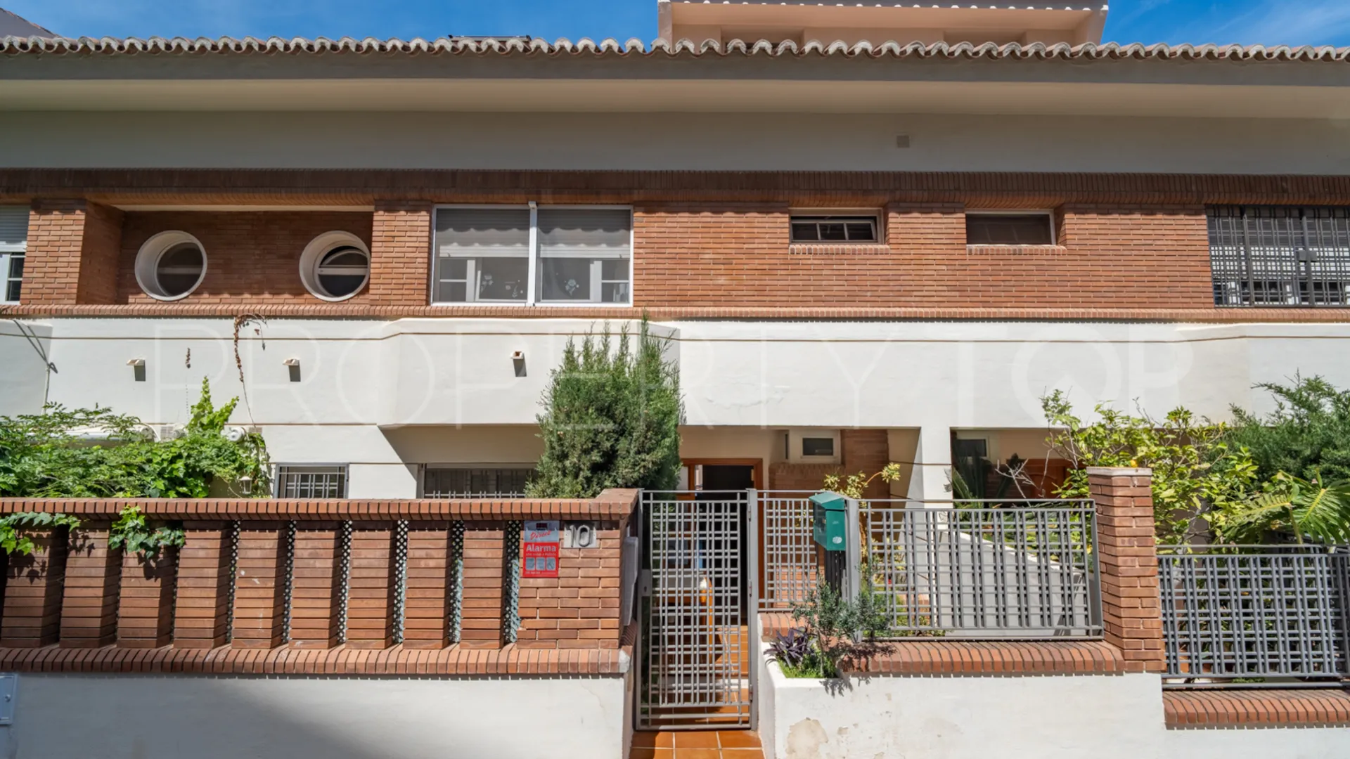 Adosado con 6 dormitorios en venta en Parque Clavero