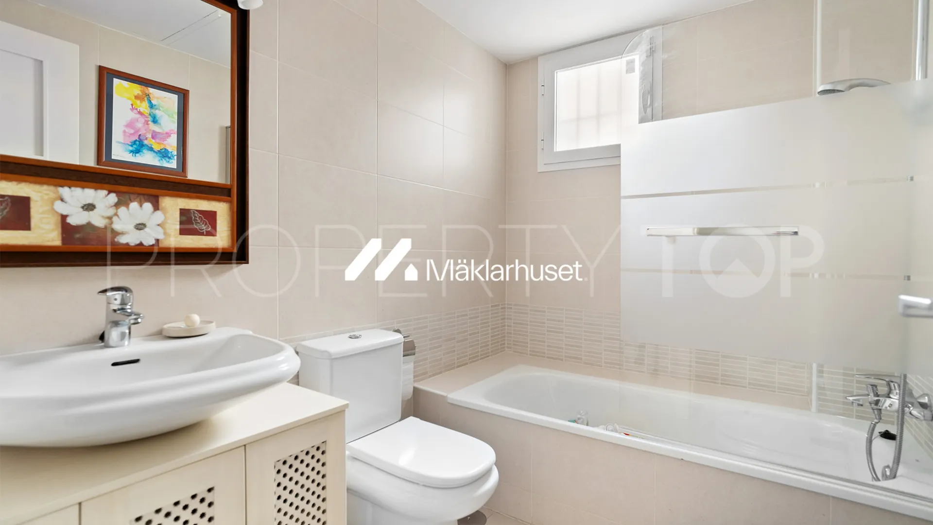 Ground floor apartment with 3 bedrooms for sale in Benalmadena Centro