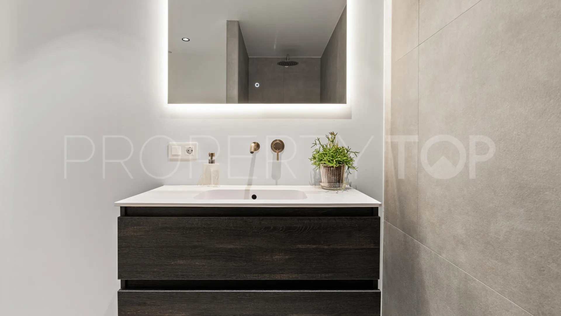 Apartamento planta baja a la venta en Las Jacarandas