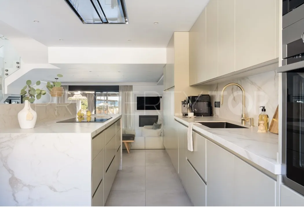 Buy town house in Marina de Casares