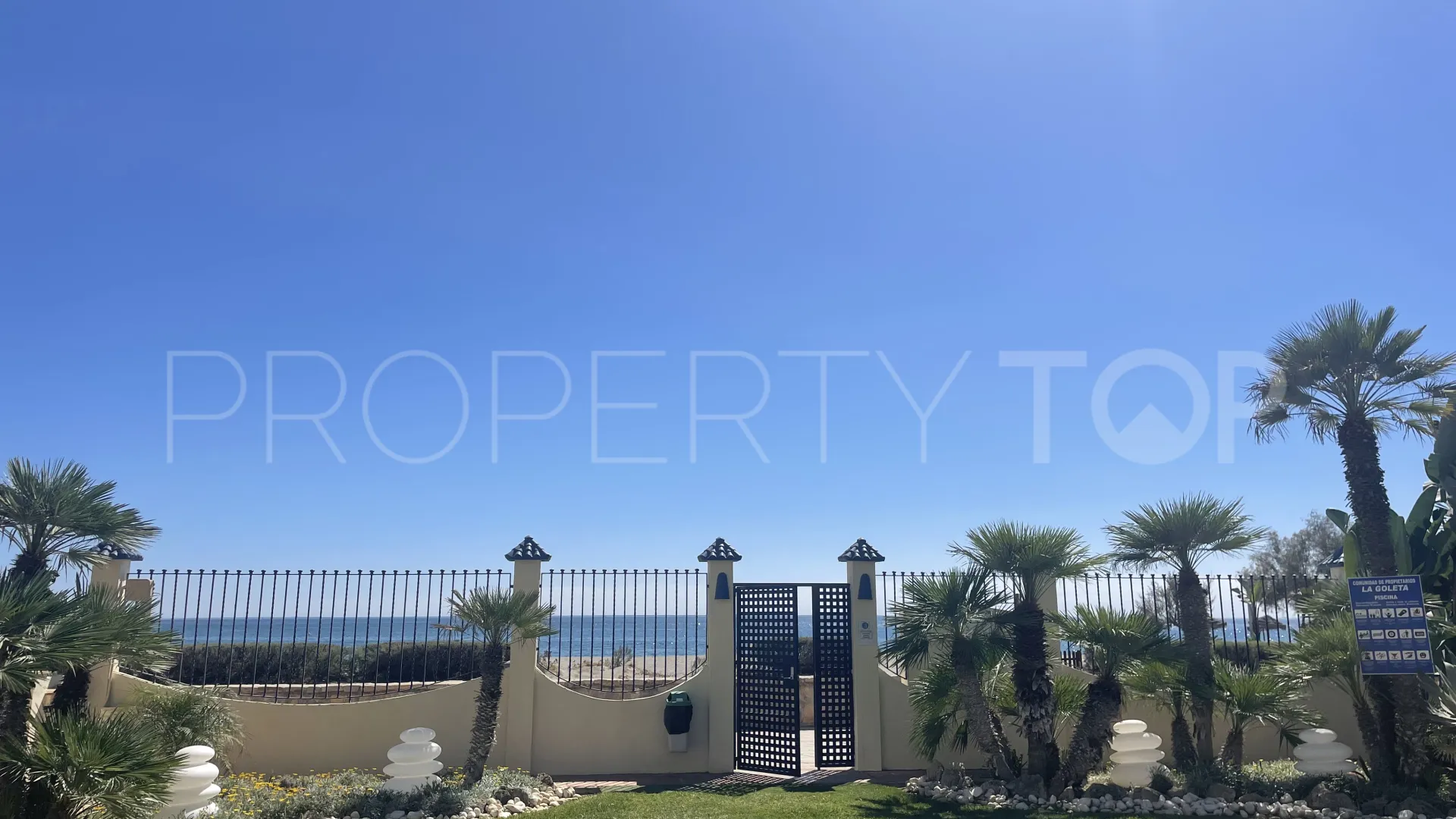 Buy town house in Marina de Casares