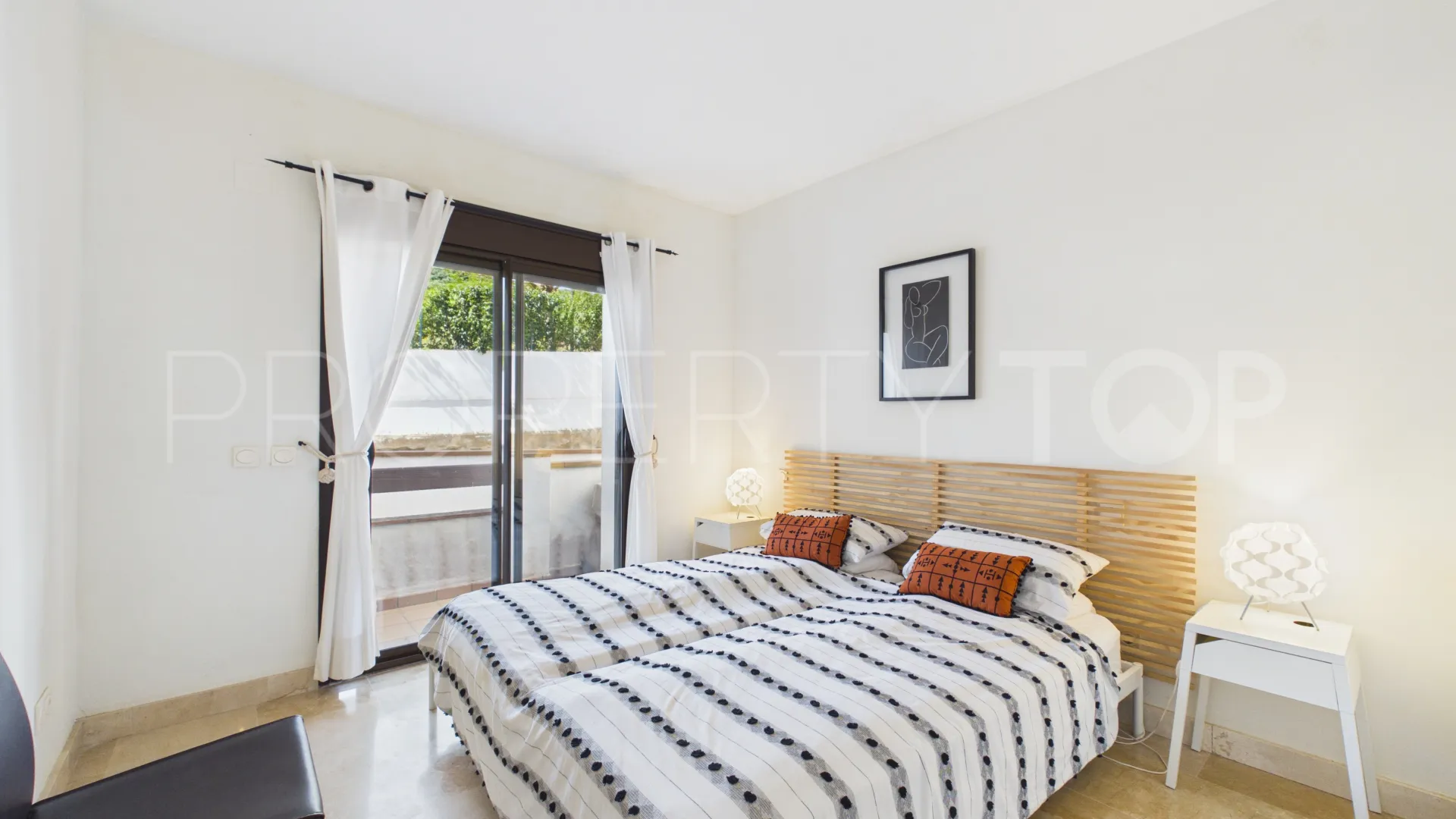 3 bedrooms apartment in Alcaidesa Costa for sale