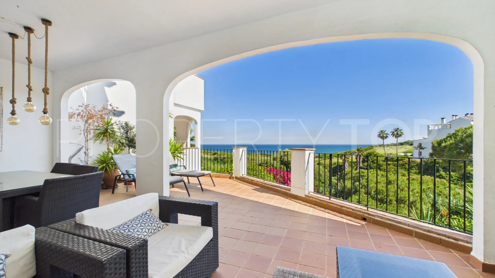 3 bedrooms apartment in Alcaidesa Costa for sale