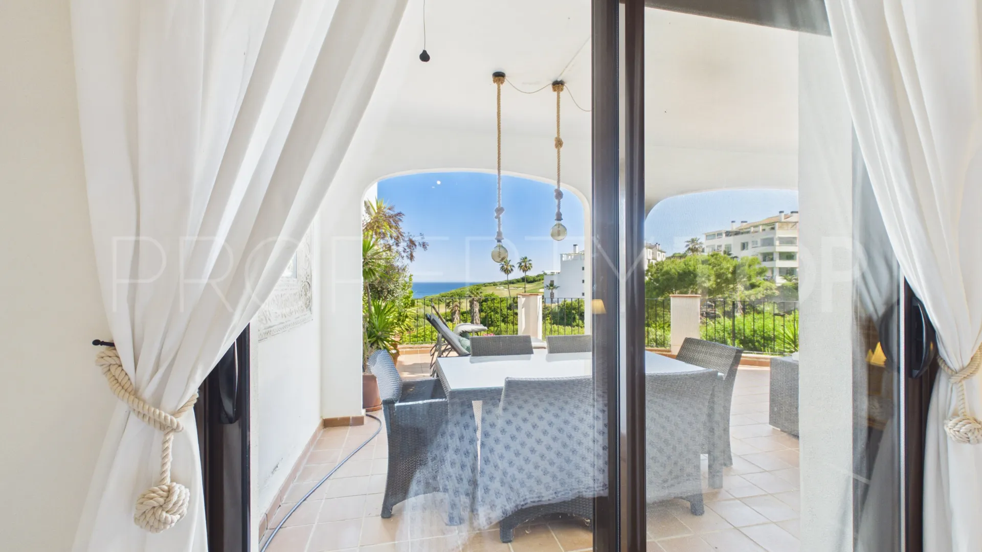 3 bedrooms apartment in Alcaidesa Costa for sale