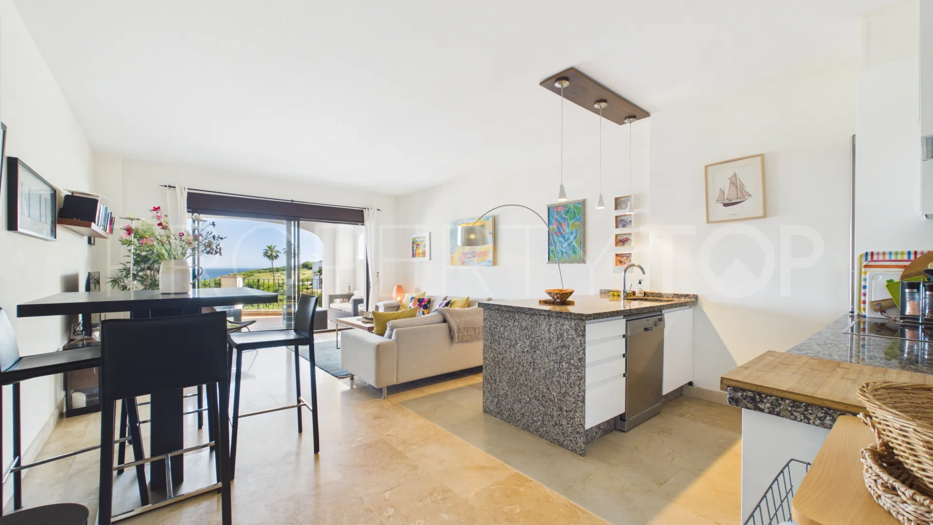 3 bedrooms apartment in Alcaidesa Costa for sale