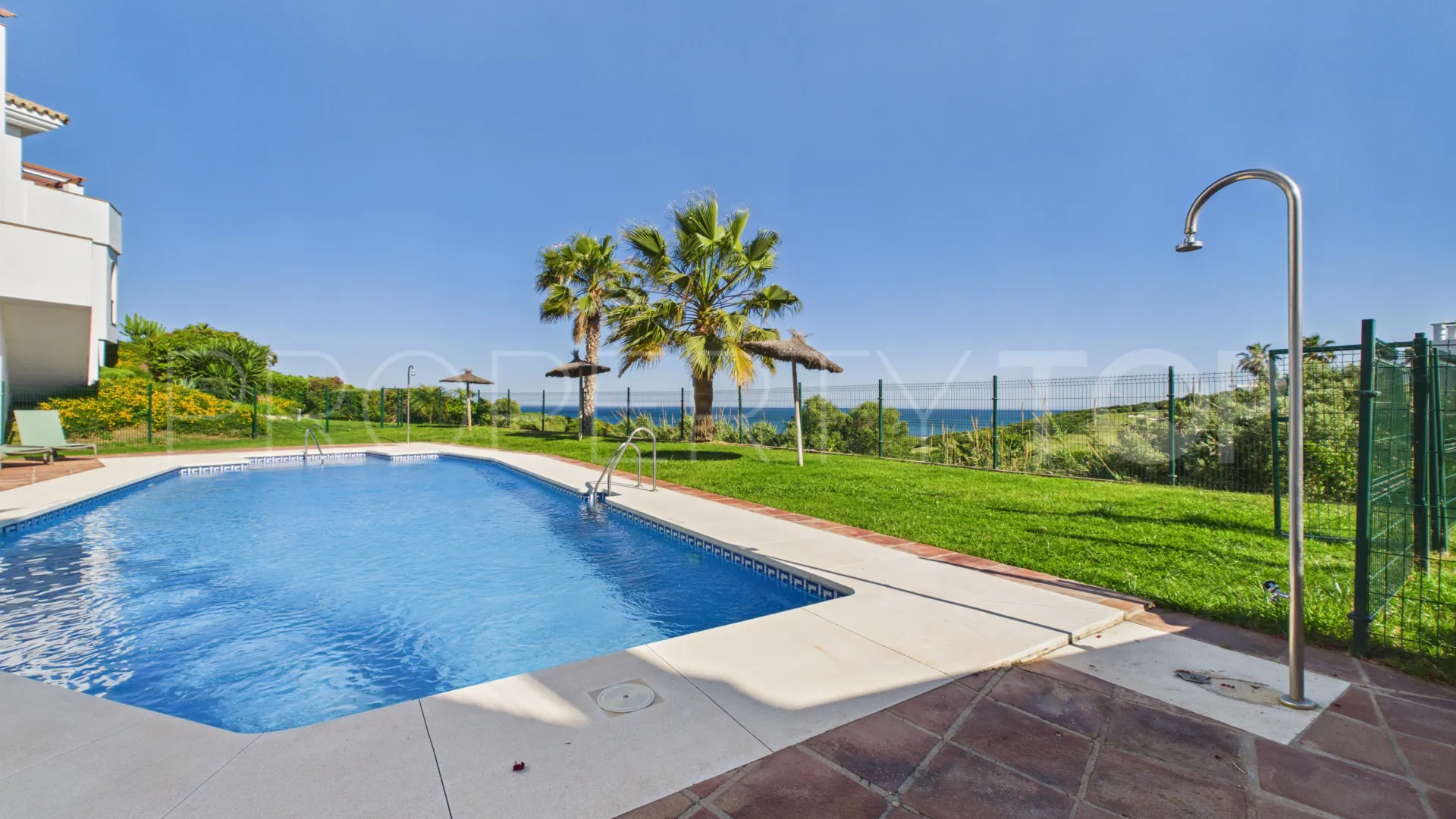 3 bedrooms apartment in Alcaidesa Costa for sale