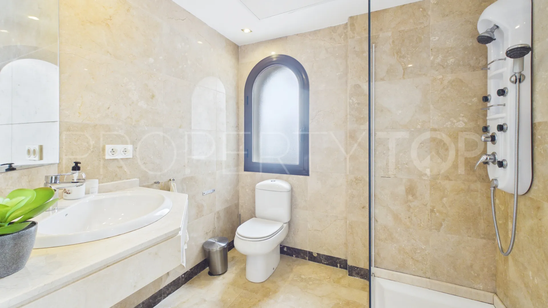 3 bedrooms apartment in Alcaidesa Costa for sale