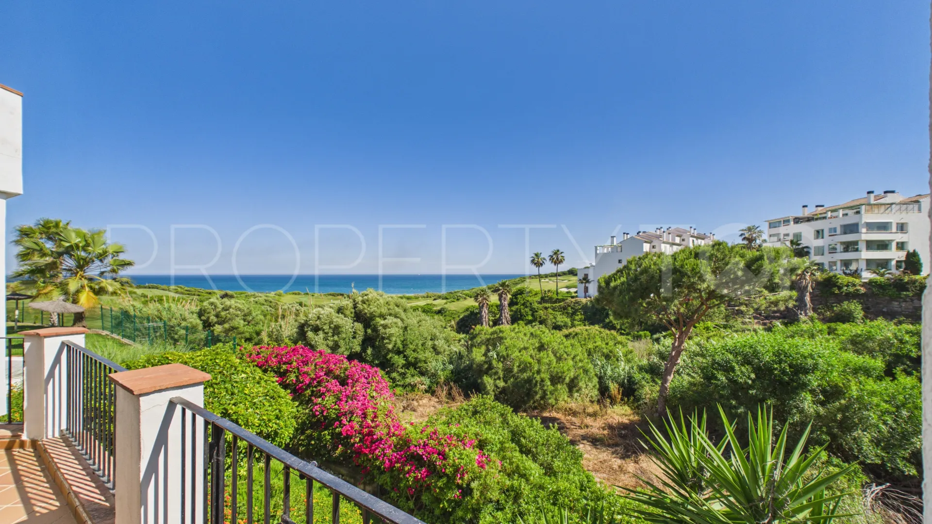 3 bedrooms apartment in Alcaidesa Costa for sale