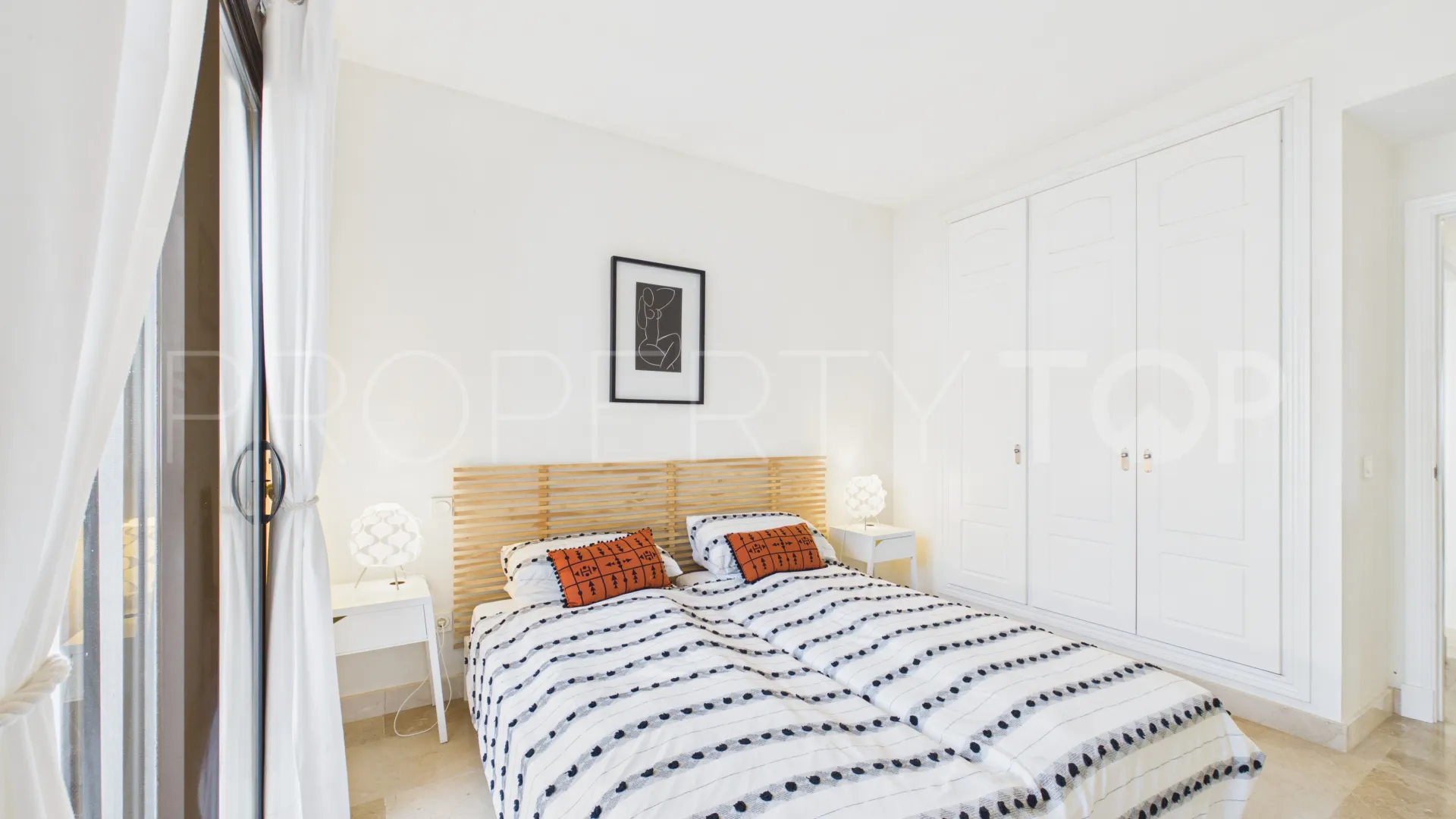 3 bedrooms apartment in Alcaidesa Costa for sale