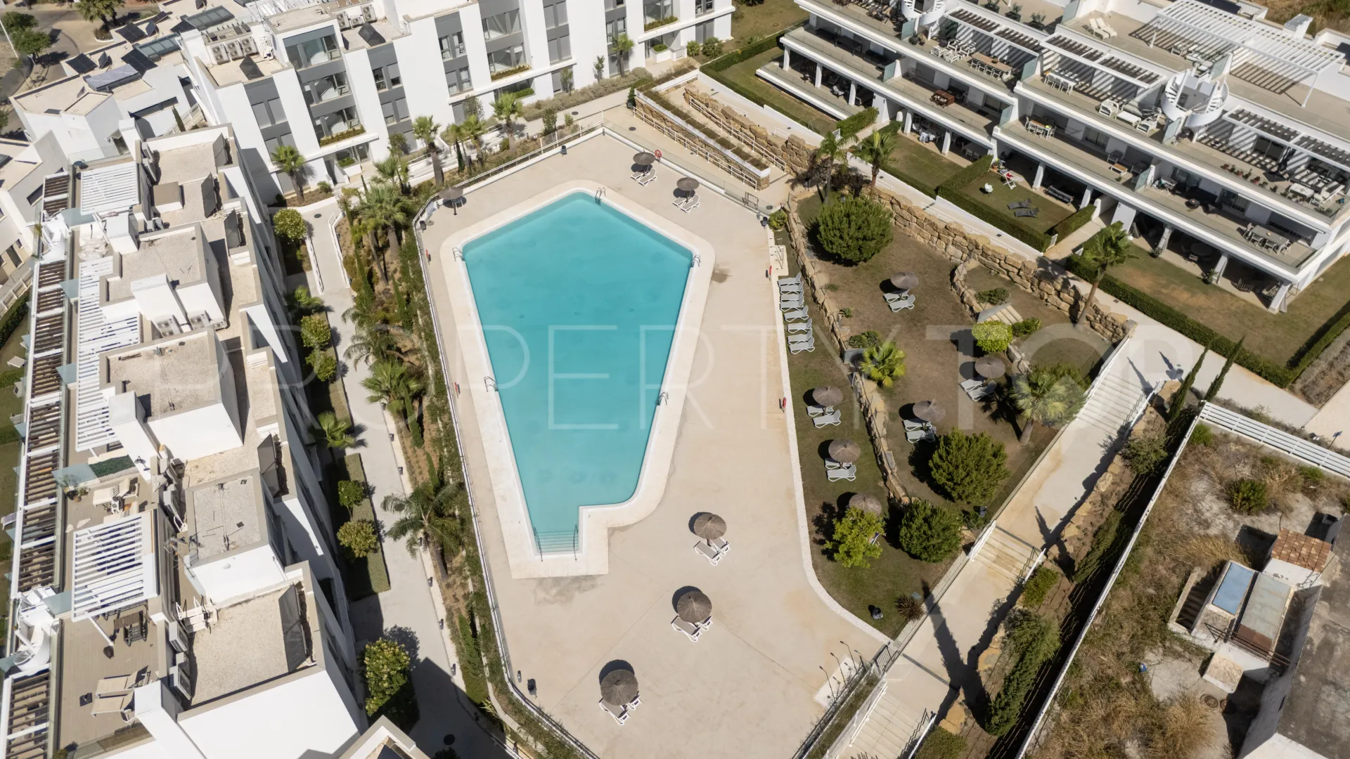 Cancelada, apartamento planta baja en venta con 3 dormitorios