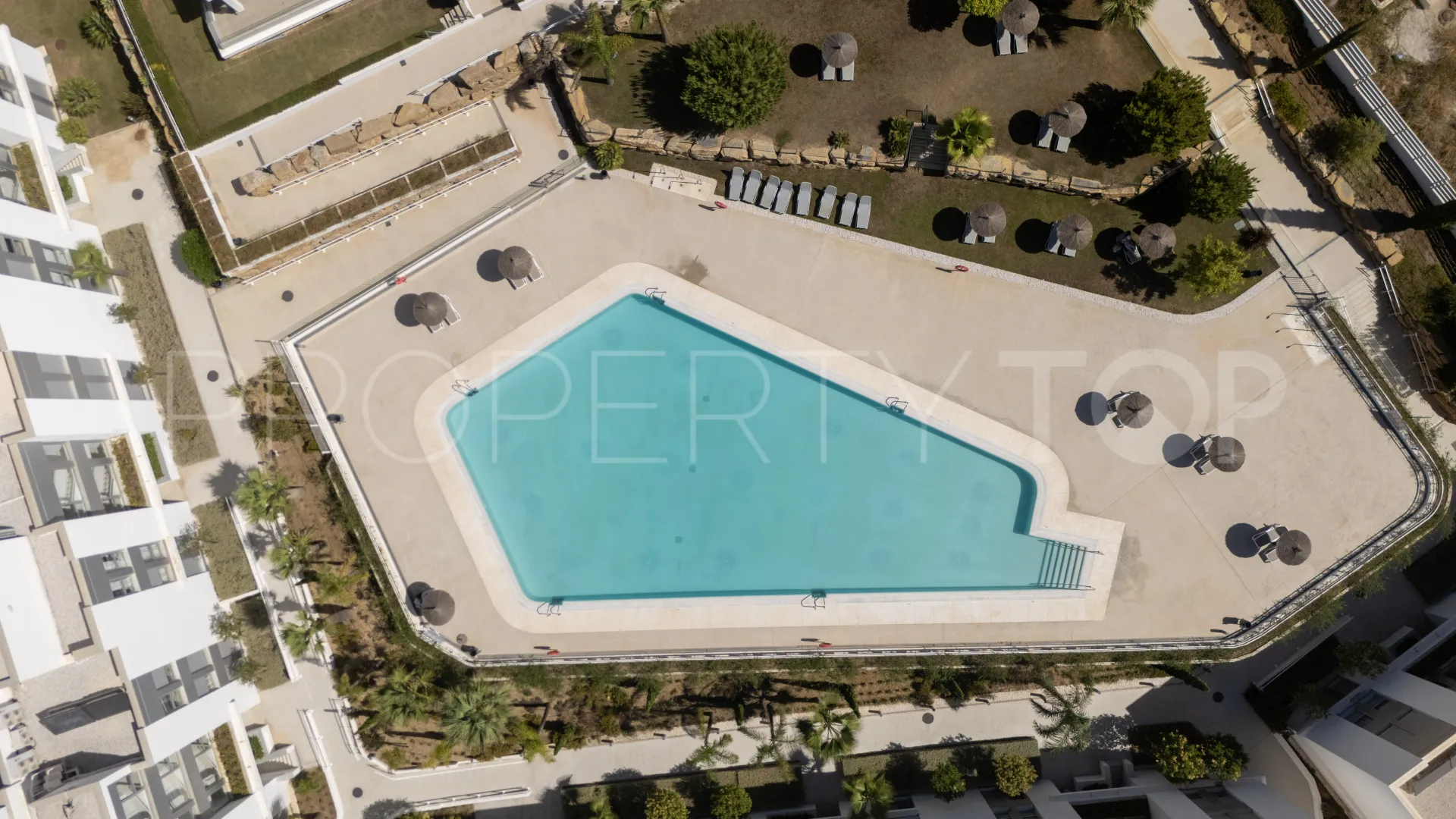 Cancelada, apartamento planta baja en venta con 3 dormitorios
