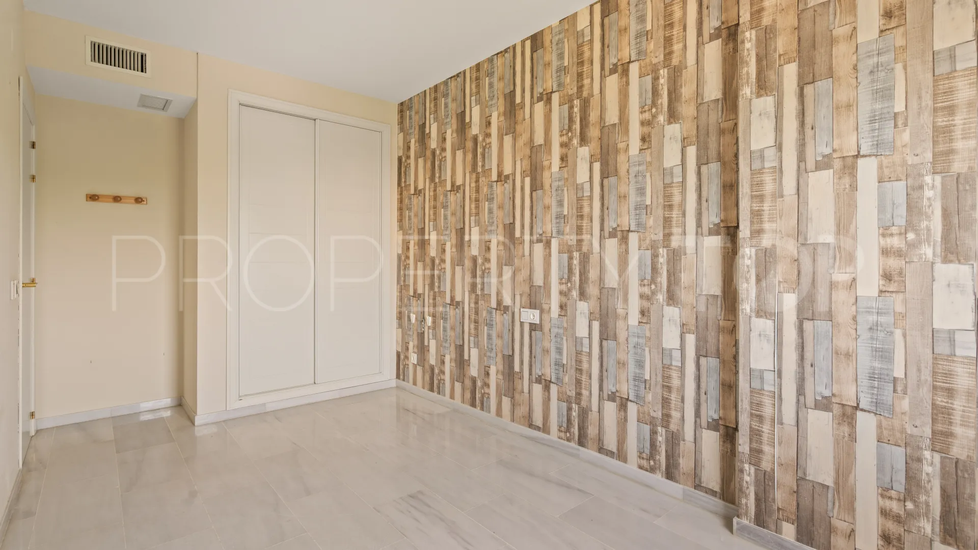 Apartment in Estepona Puerto for sale