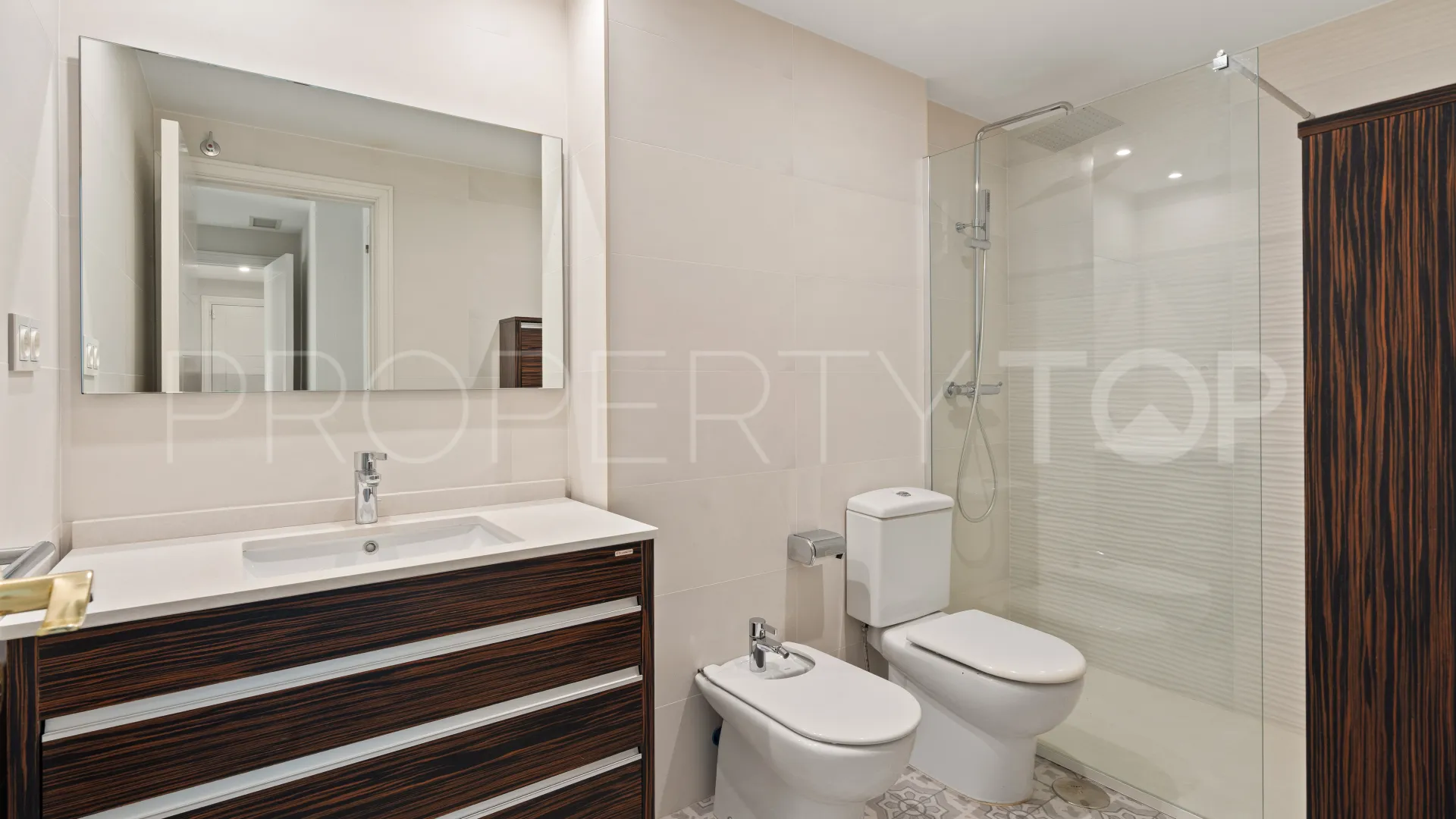 Apartment in Estepona Puerto for sale