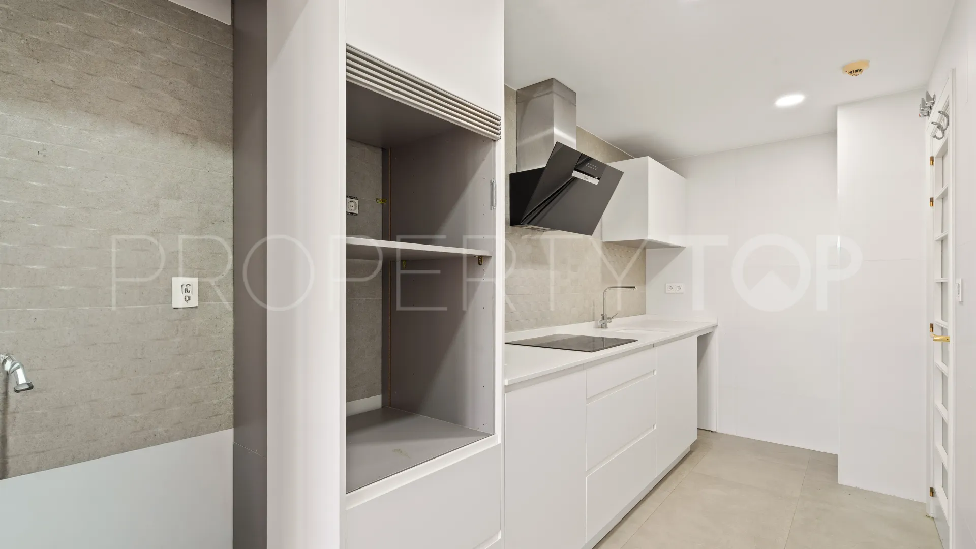 Apartment in Estepona Puerto for sale