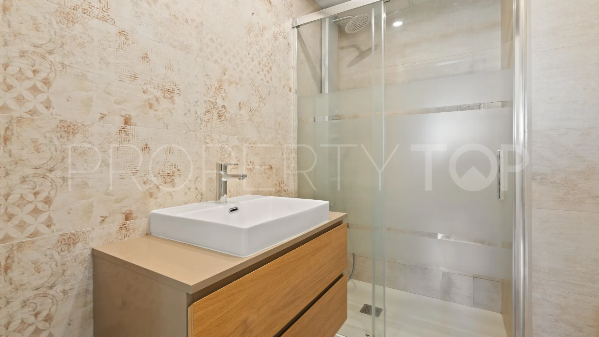 Apartment in Estepona Puerto for sale