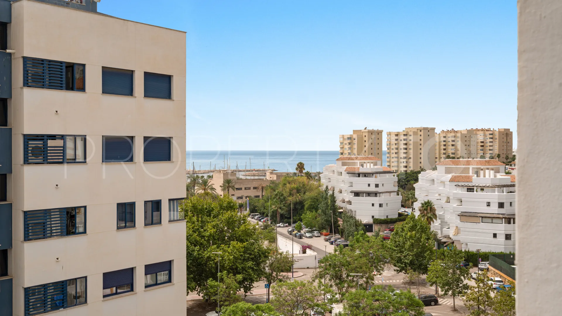 Apartment in Estepona Puerto for sale