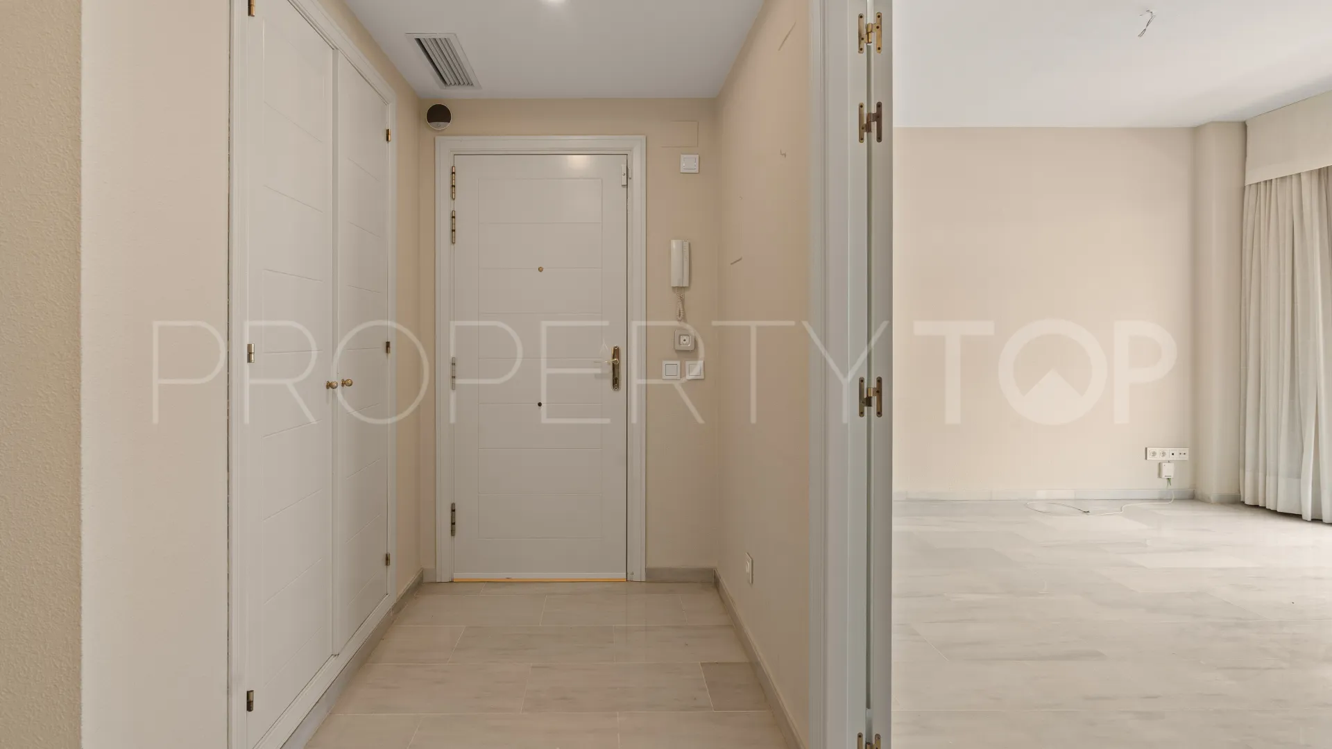 Apartment in Estepona Puerto for sale