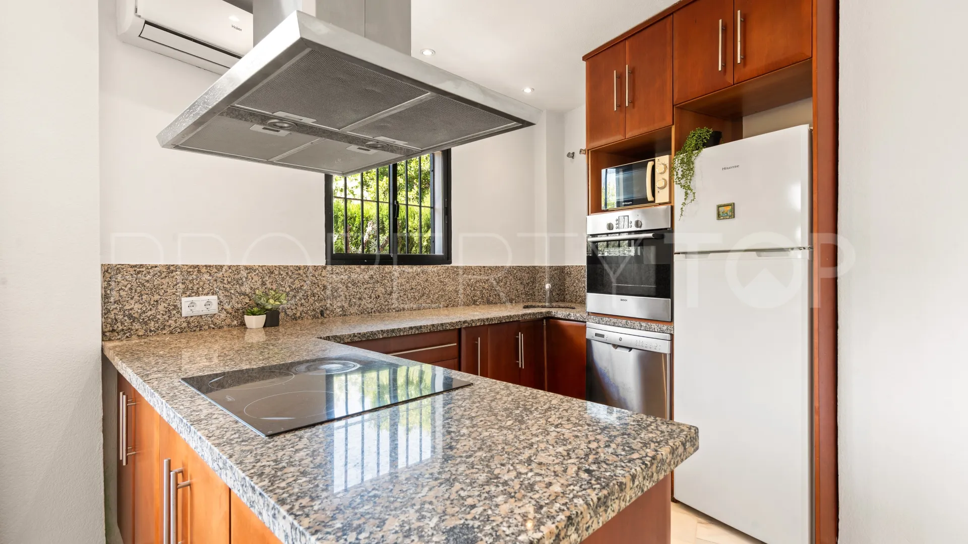 Estepona Puerto, apartamento planta baja de 2 dormitorios en venta