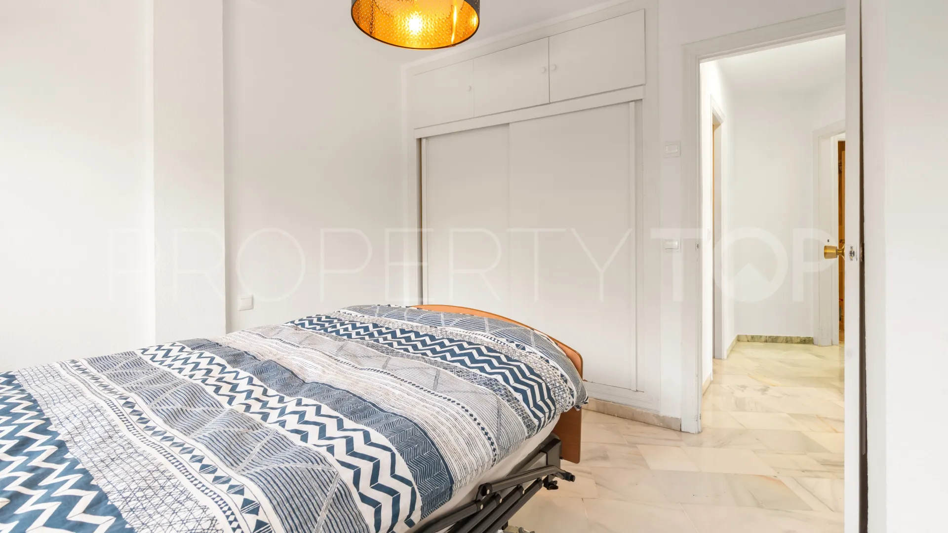 Estepona Puerto, apartamento planta baja de 2 dormitorios en venta