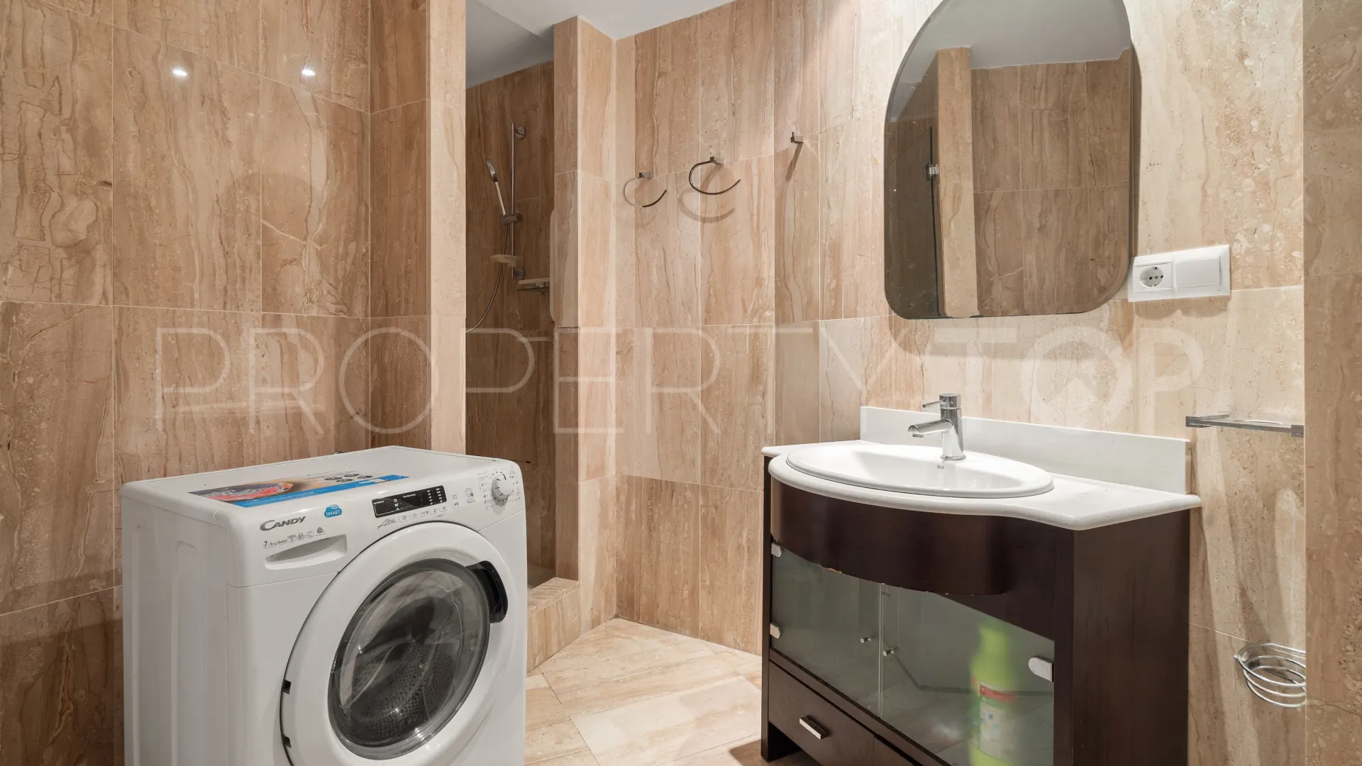 Estepona Puerto, apartamento planta baja de 2 dormitorios en venta