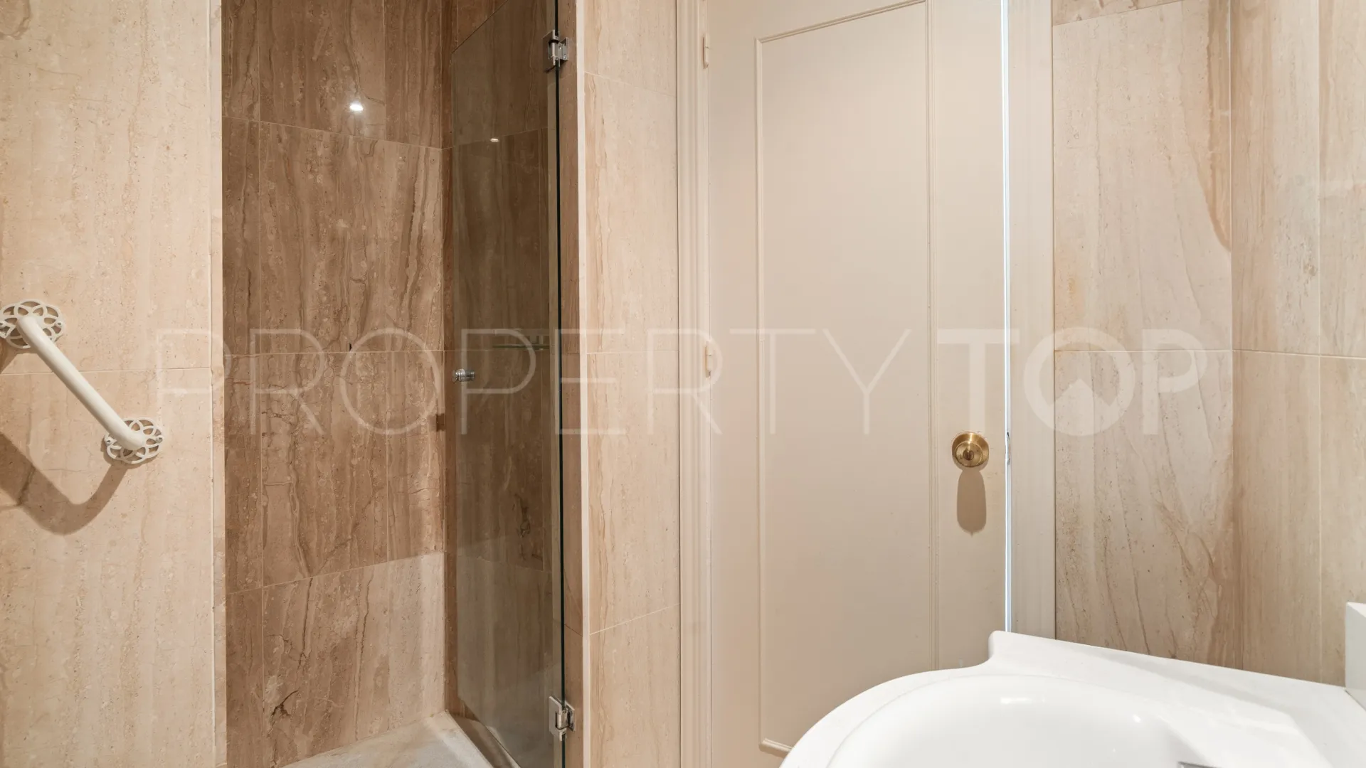Estepona Puerto, apartamento planta baja de 2 dormitorios en venta