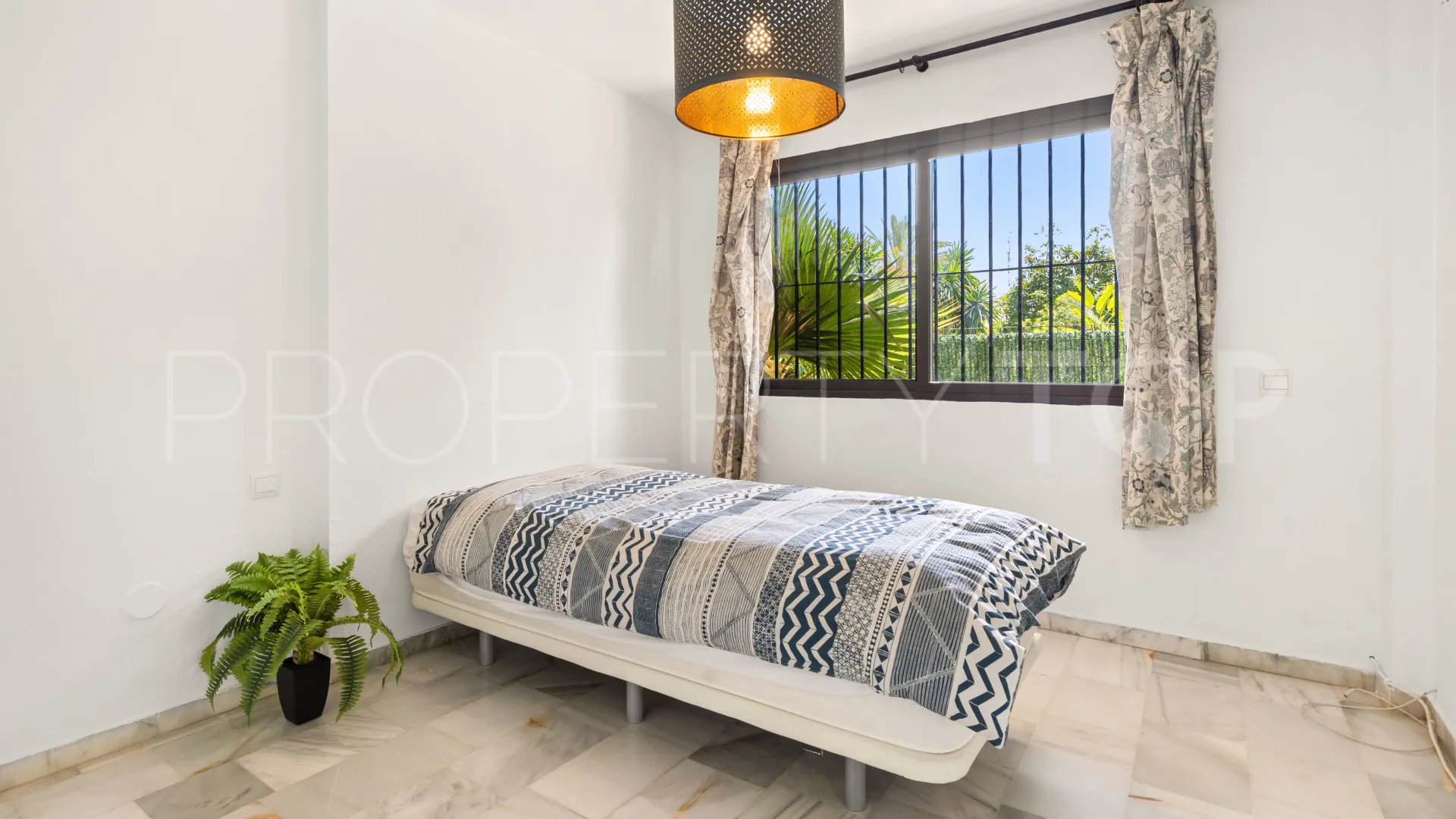 Estepona Puerto, apartamento planta baja de 2 dormitorios en venta