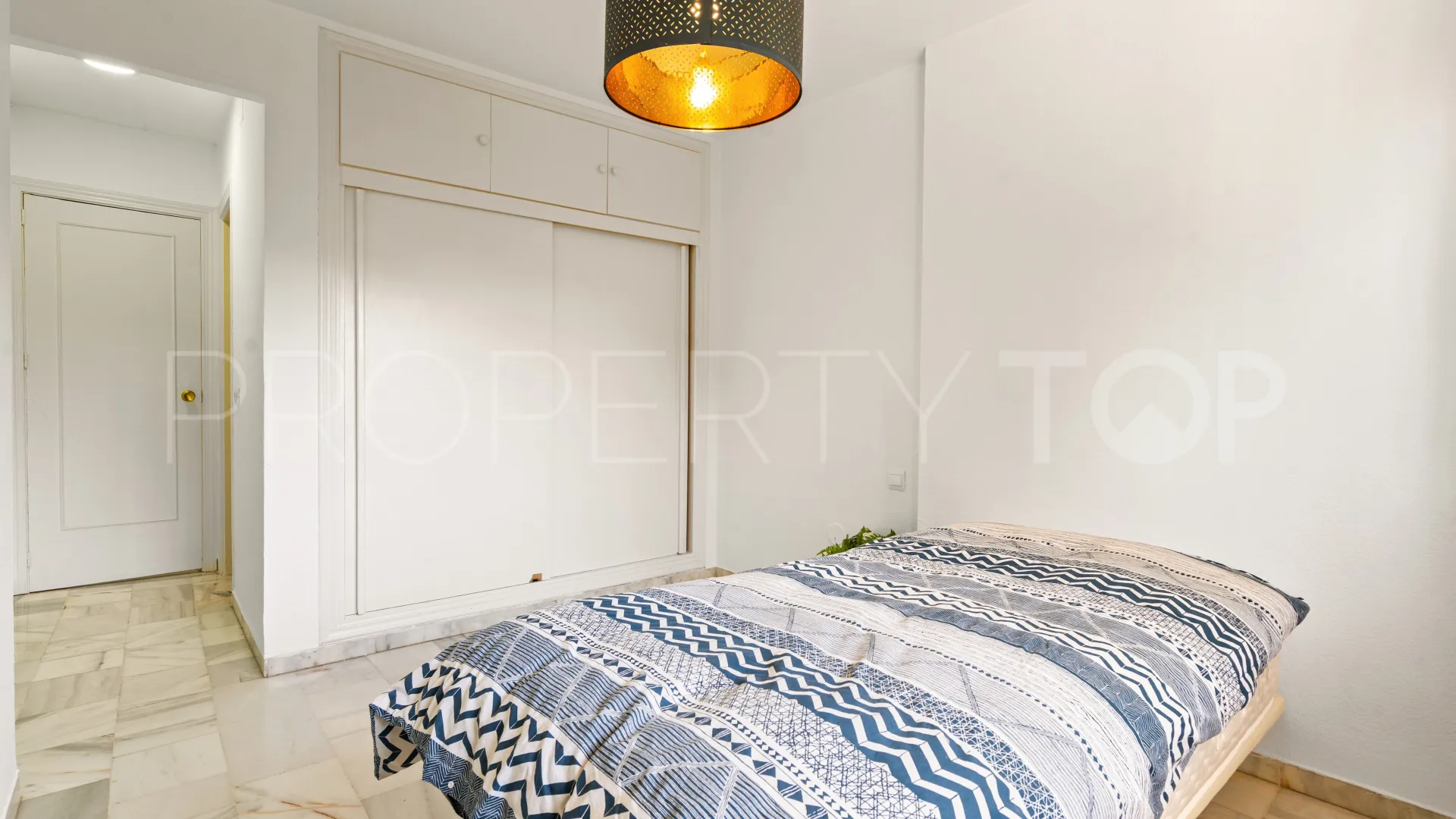 Estepona Puerto, apartamento planta baja de 2 dormitorios en venta