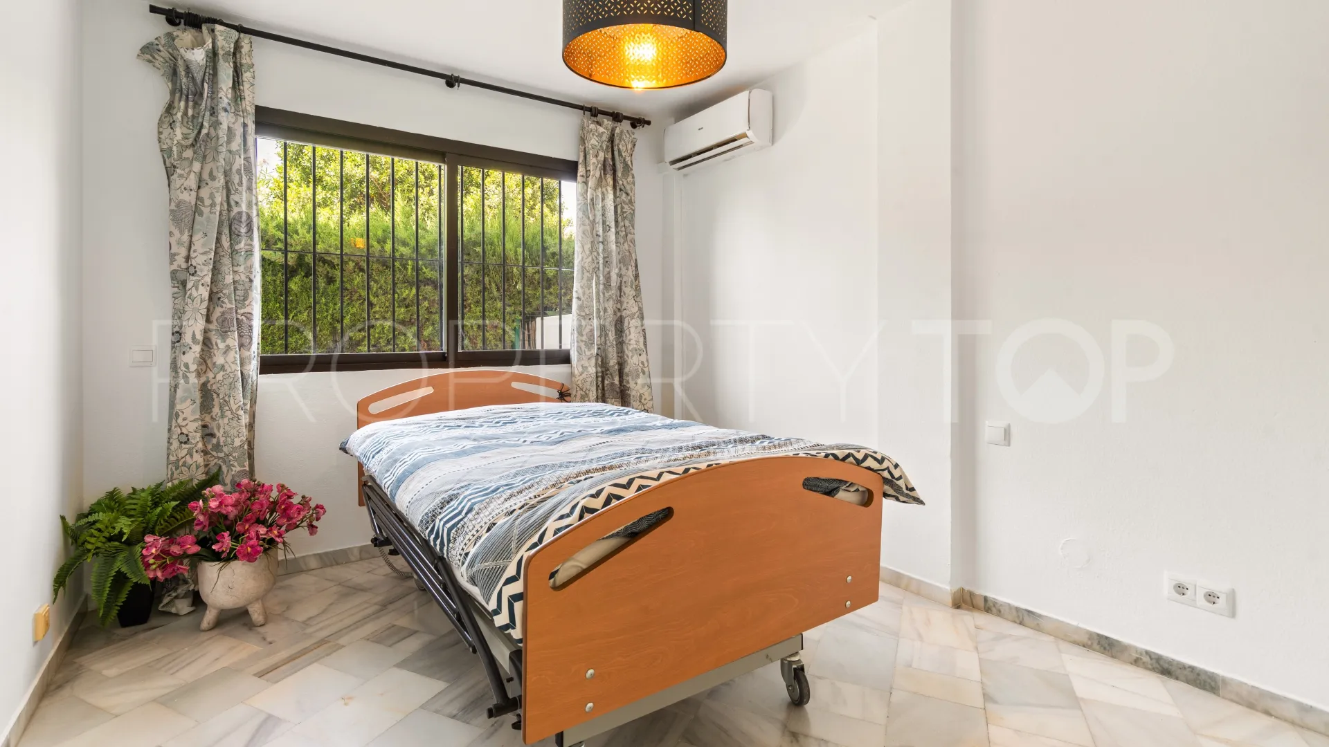 Estepona Puerto, apartamento planta baja de 2 dormitorios en venta