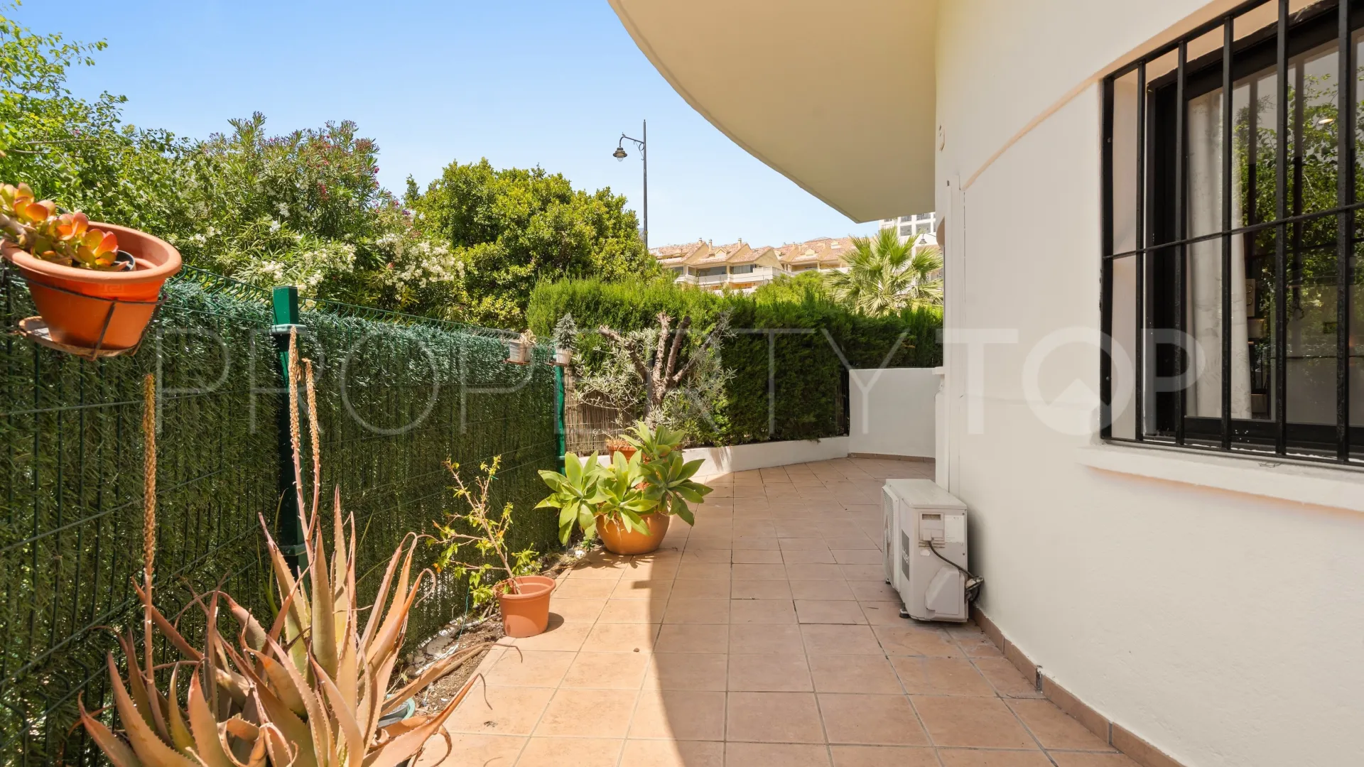 Estepona Puerto, apartamento planta baja de 2 dormitorios en venta