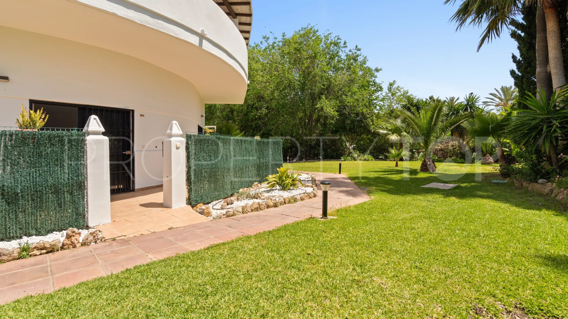 Estepona Puerto, apartamento planta baja de 2 dormitorios en venta